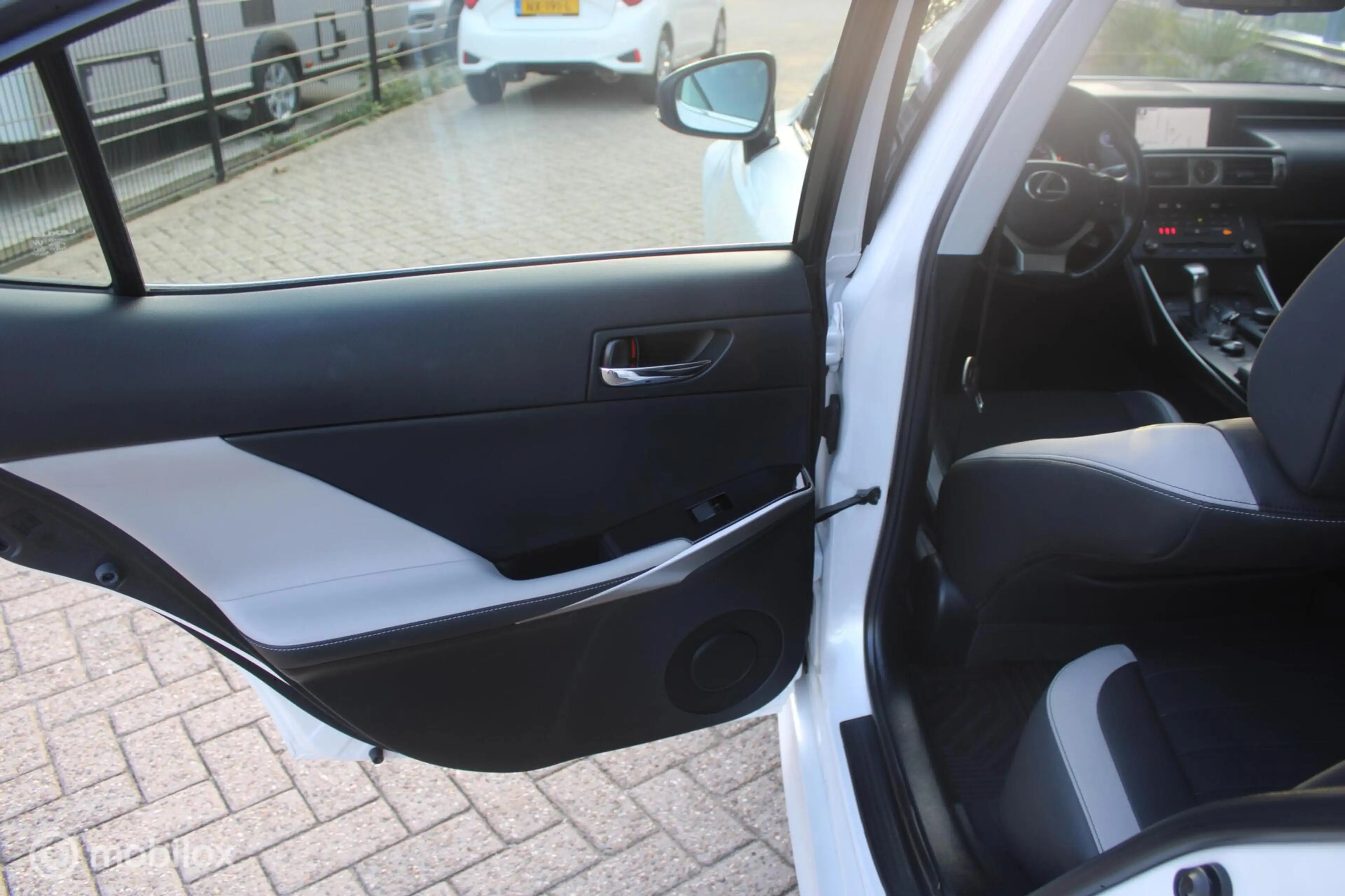 Lexus IS 300 300h Sport Edition NL Auto Boekjes | BTW Auto | Ha — photo 36