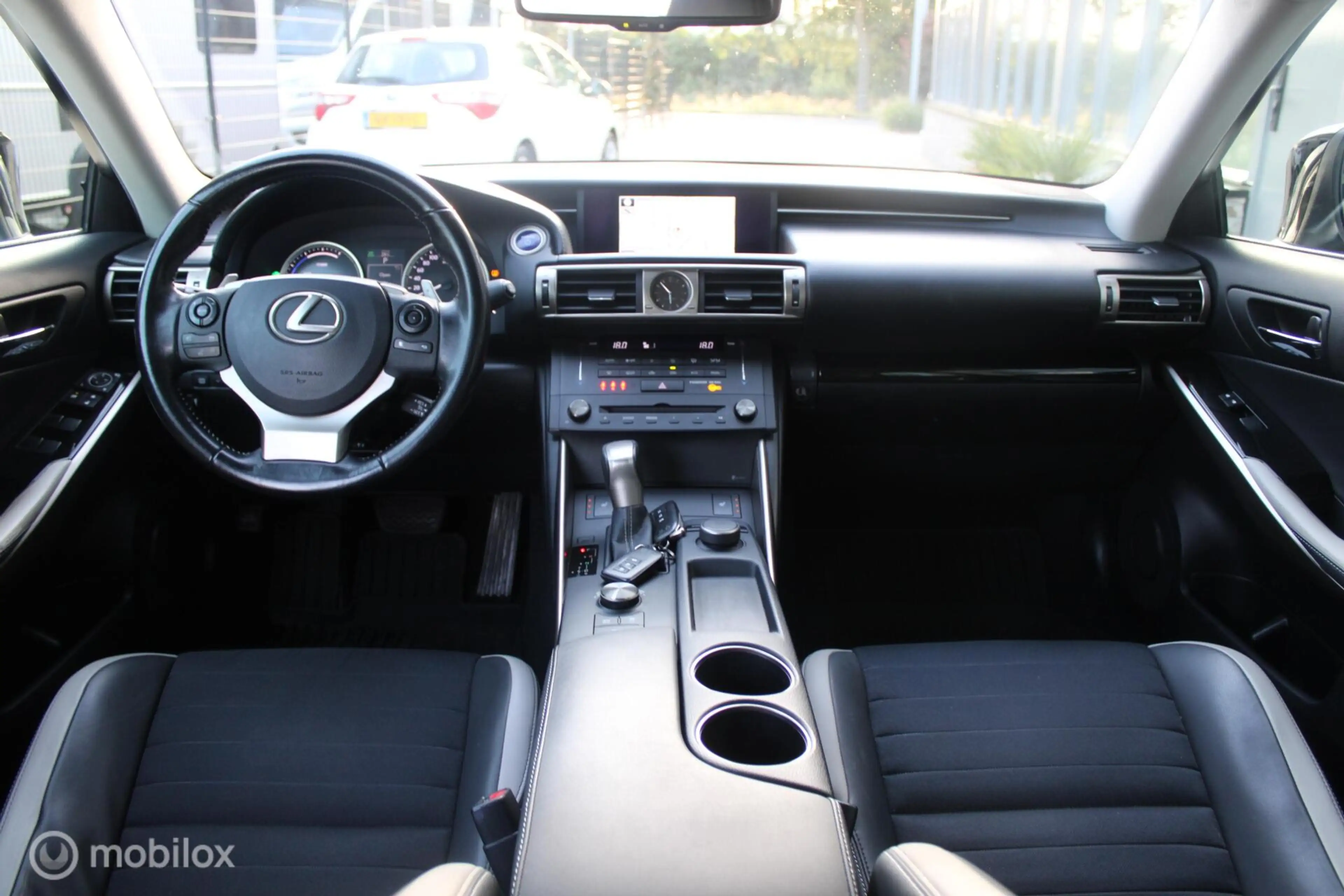 Lexus IS 300 300h Sport Edition NL Auto Boekjes | BTW Auto | Ha — photo 6