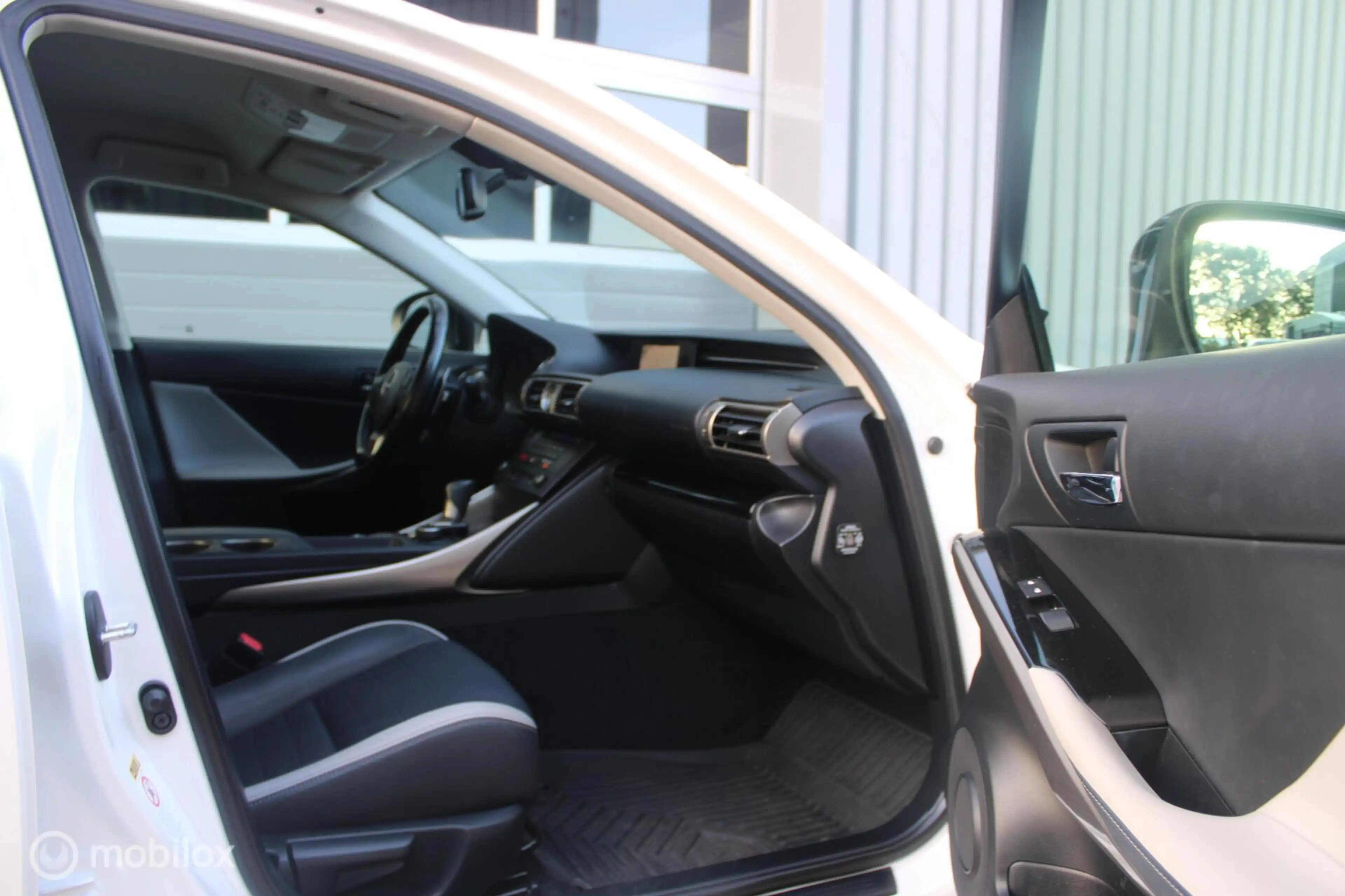 Lexus IS 300 300h Sport Edition NL Auto Boekjes | BTW Auto | Ha — photo 8
