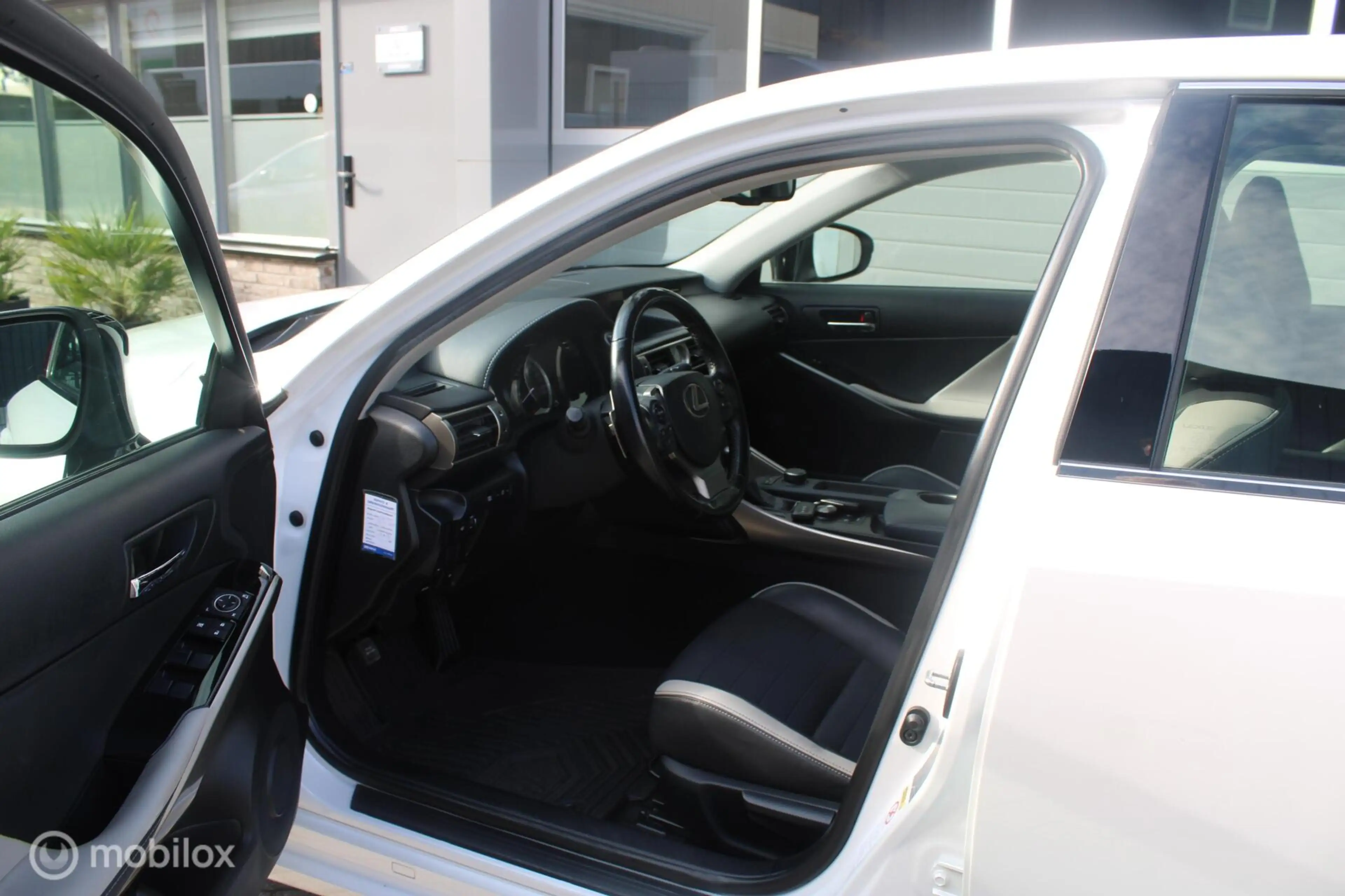 Lexus IS 300 300h Sport Edition NL Auto Boekjes | BTW Auto | Ha — photo 5