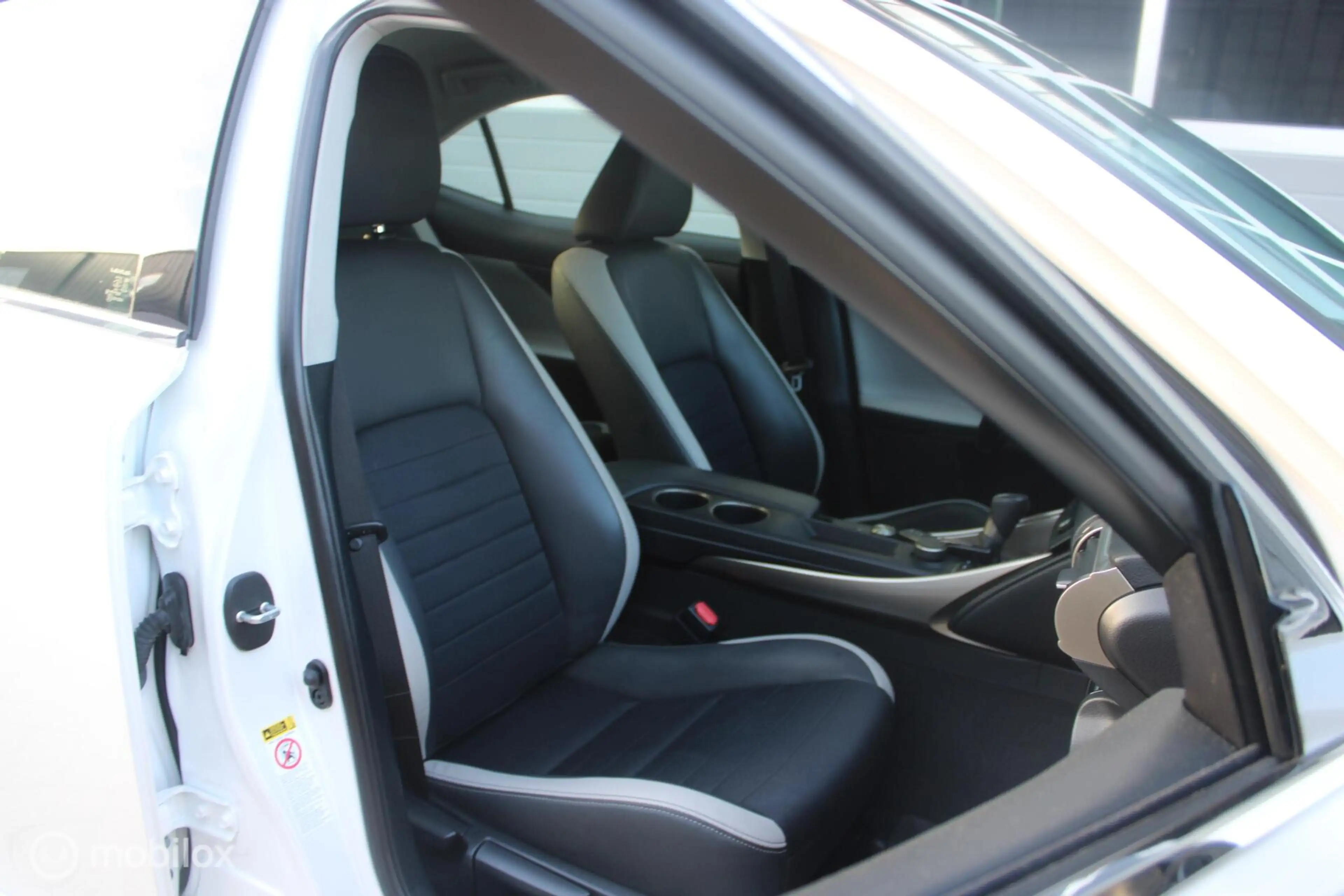 Lexus IS 300 300h Sport Edition NL Auto Boekjes | BTW Auto | Ha — photo 34