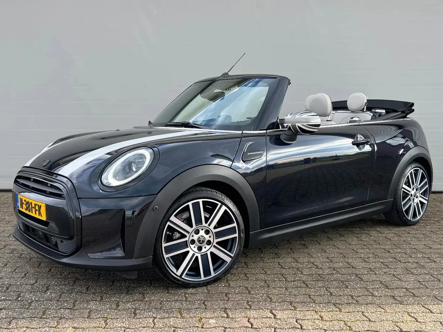 MINI Cooper Cabrio 1.5 Cooper YOURS, NL-auto, Leder, LED, Camera Blauw - 1