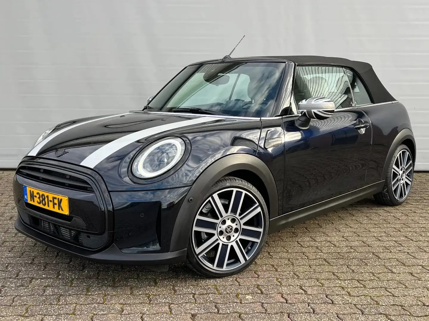 MINI Cooper Cabrio 1.5 Cooper YOURS, NL-auto, Leder, LED, Camera Blauw - 2