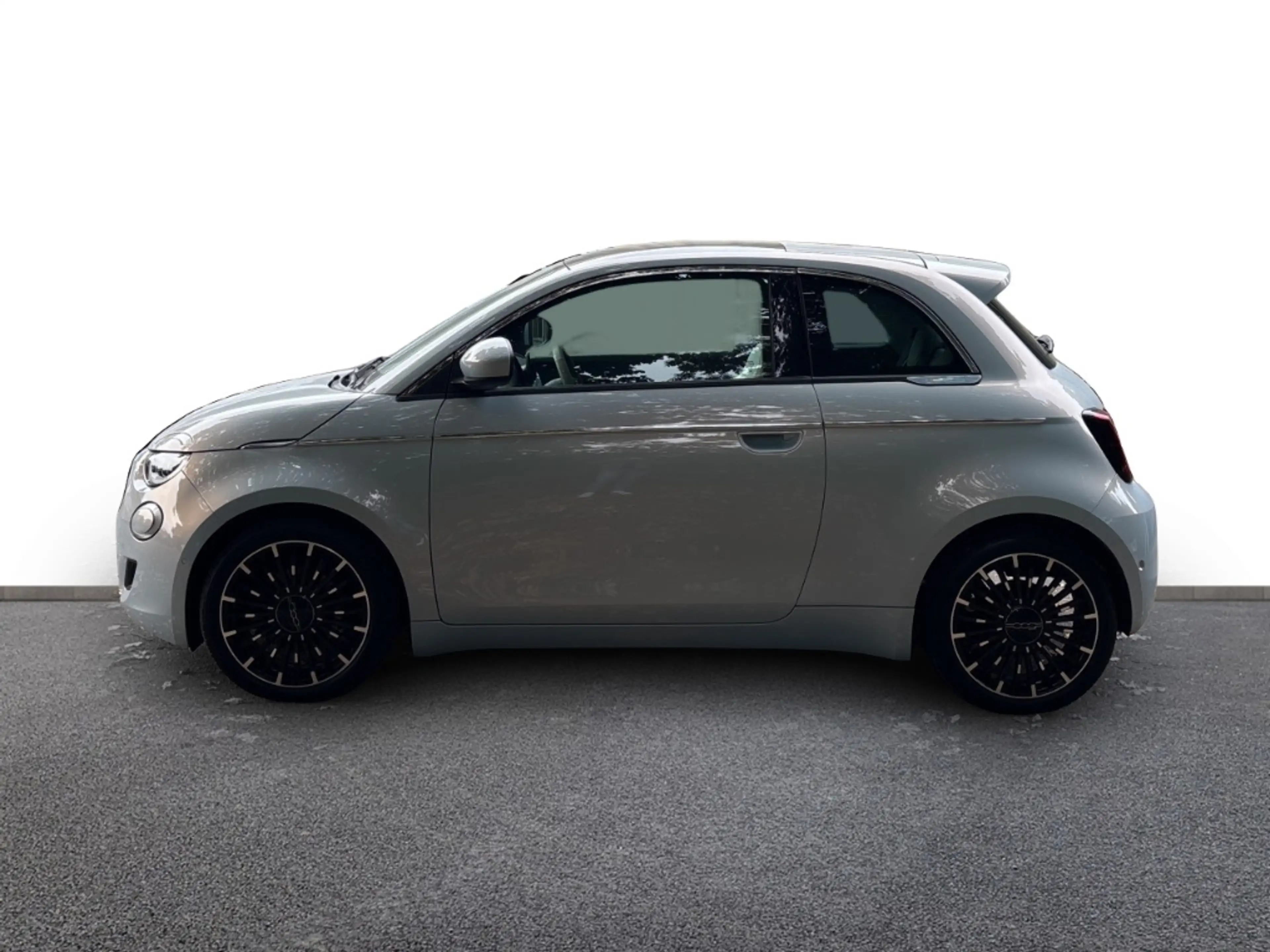 Fiat 500e La Prima, 42kWh Batterie Panorama Navi Soundsystem — photo 3