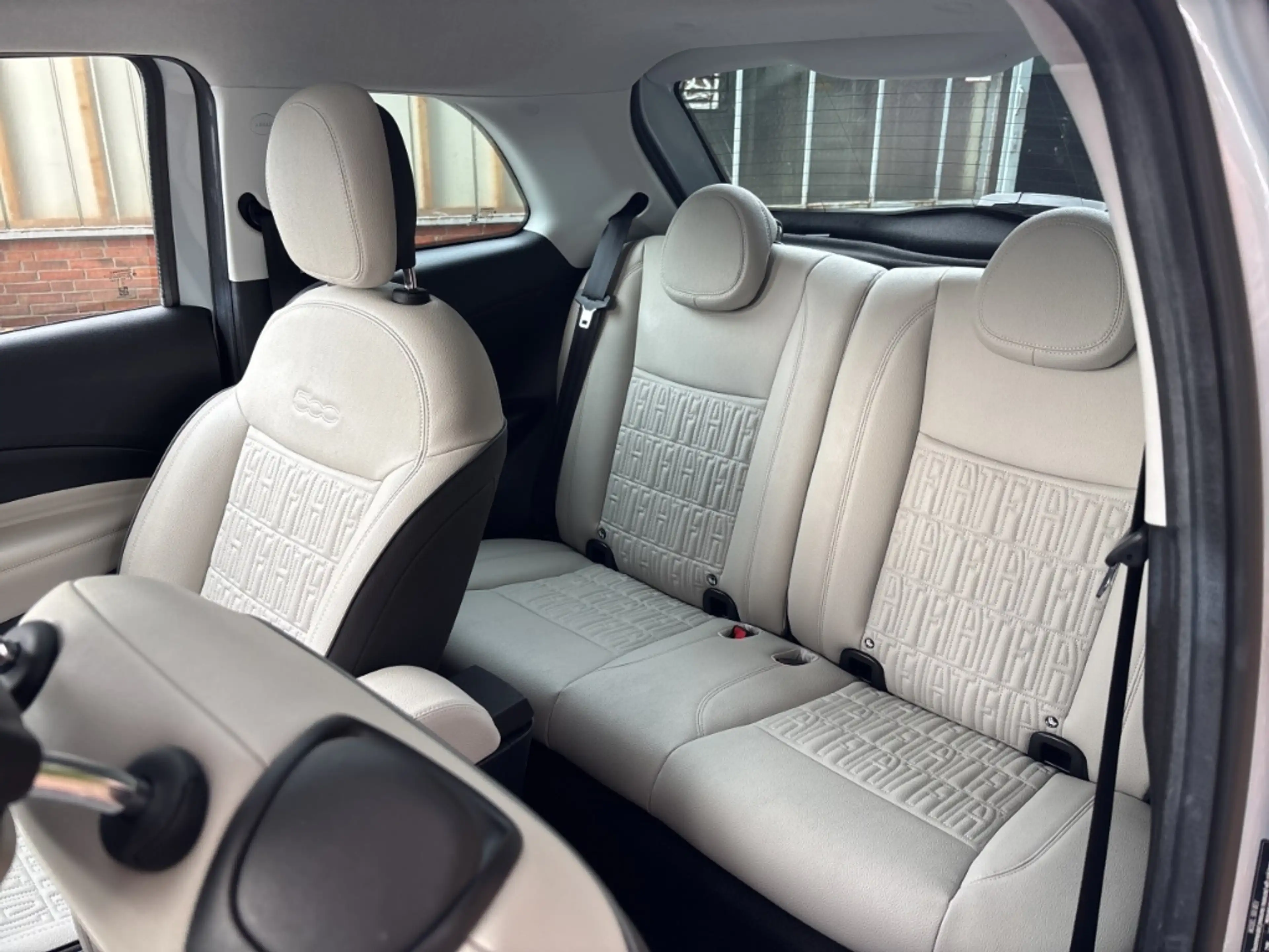 Fiat 500e La Prima, 42kWh Batterie Panorama Navi Soundsystem — photo 14