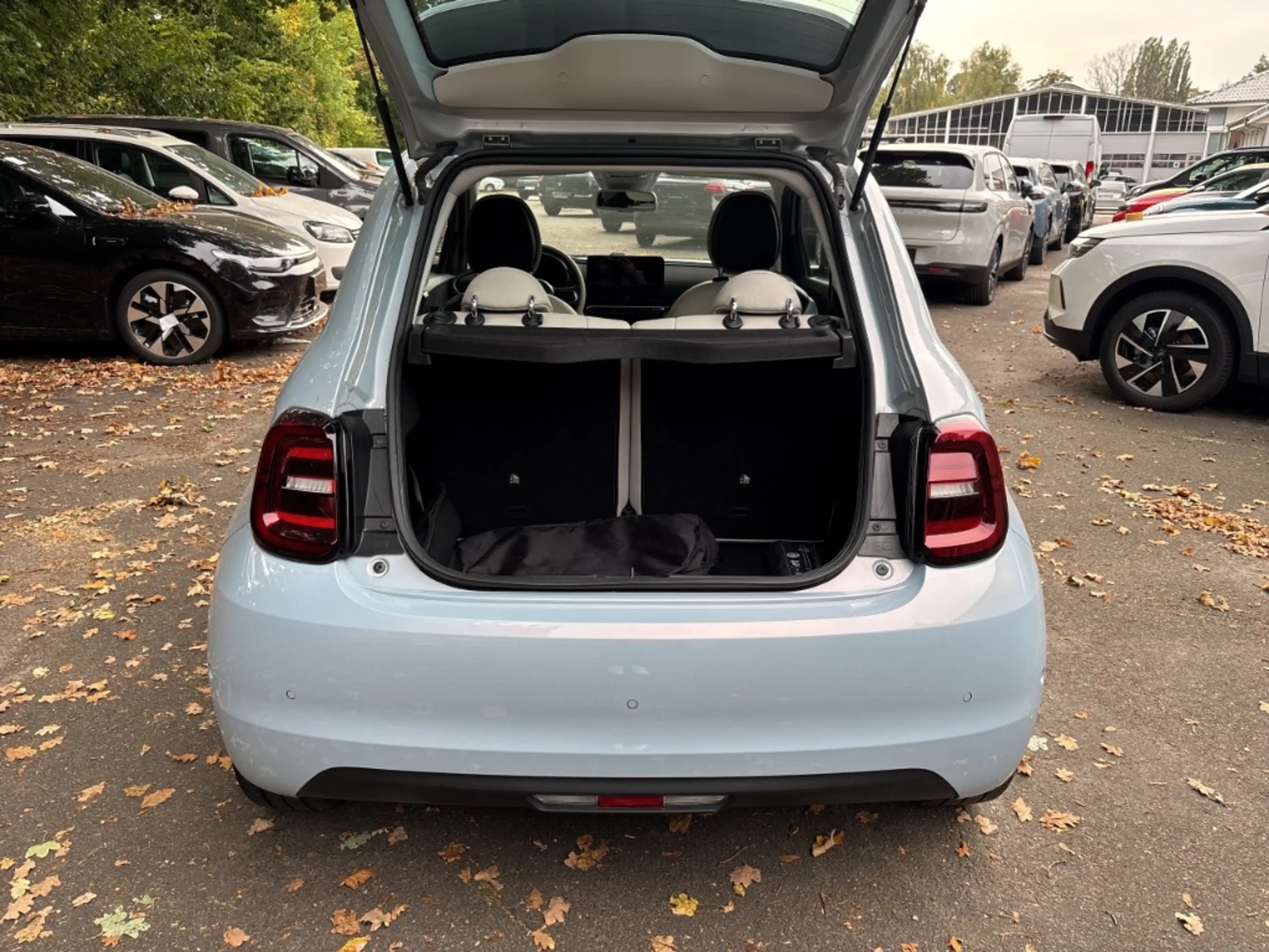 Fiat 500e La Prima, 42kWh Batterie Panorama Navi Soundsystem — photo 6