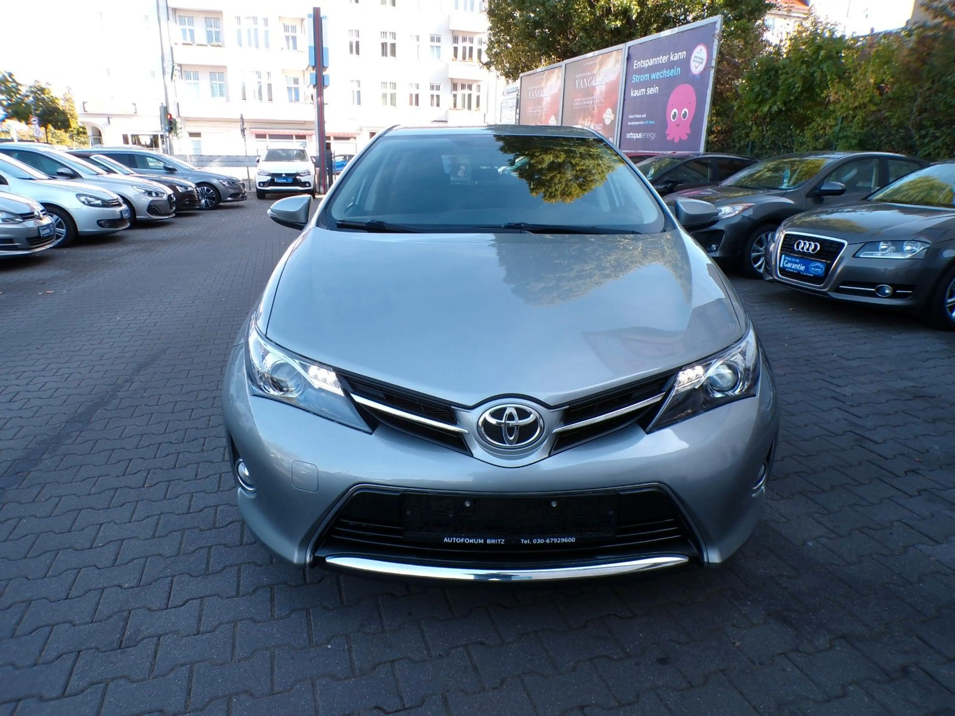 Toyota Auris Life Plus 1,6-l-Valvematic Multidrive S — photo 2