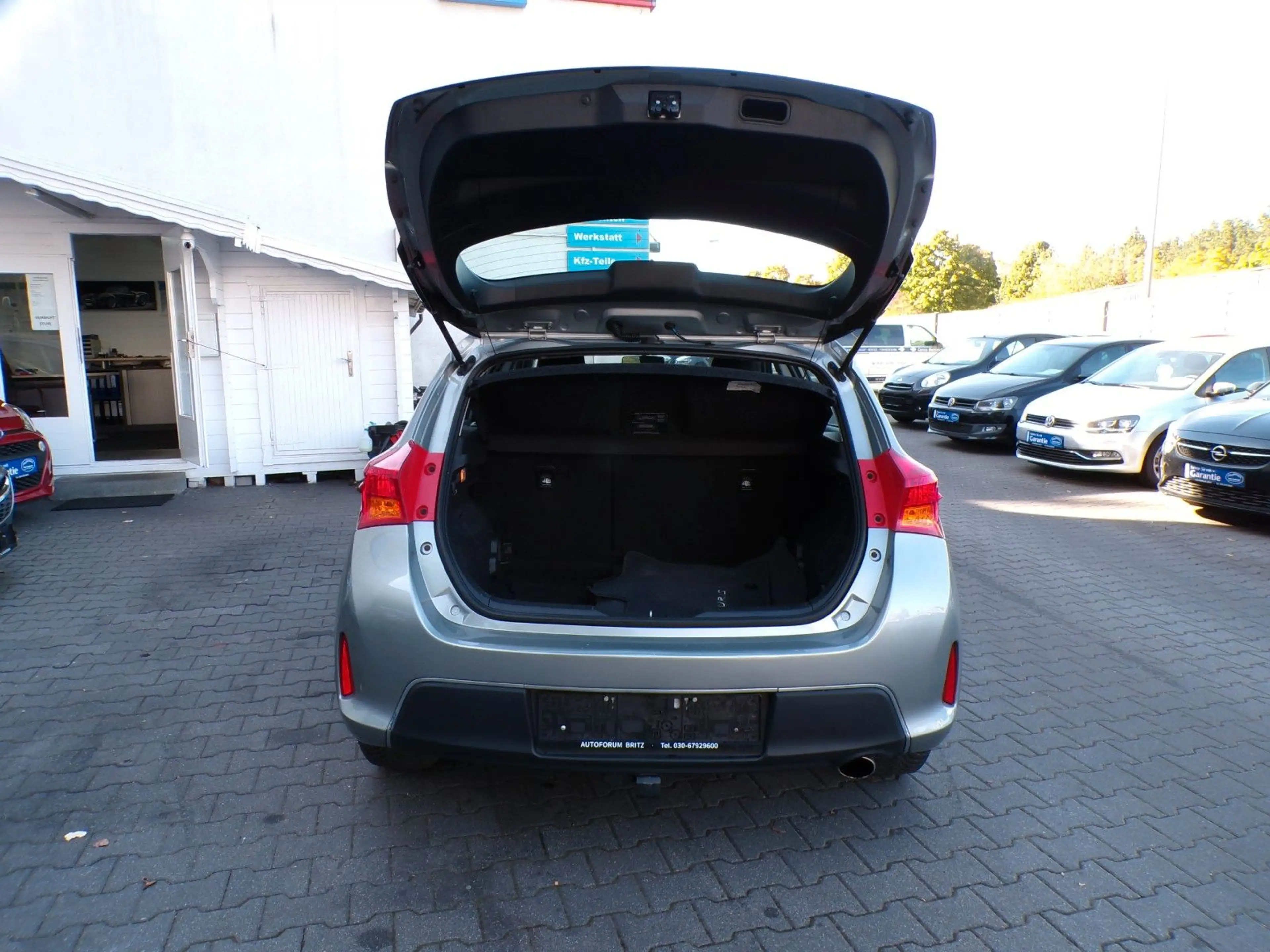 Toyota Auris Life Plus 1,6-l-Valvematic Multidrive S — photo 9