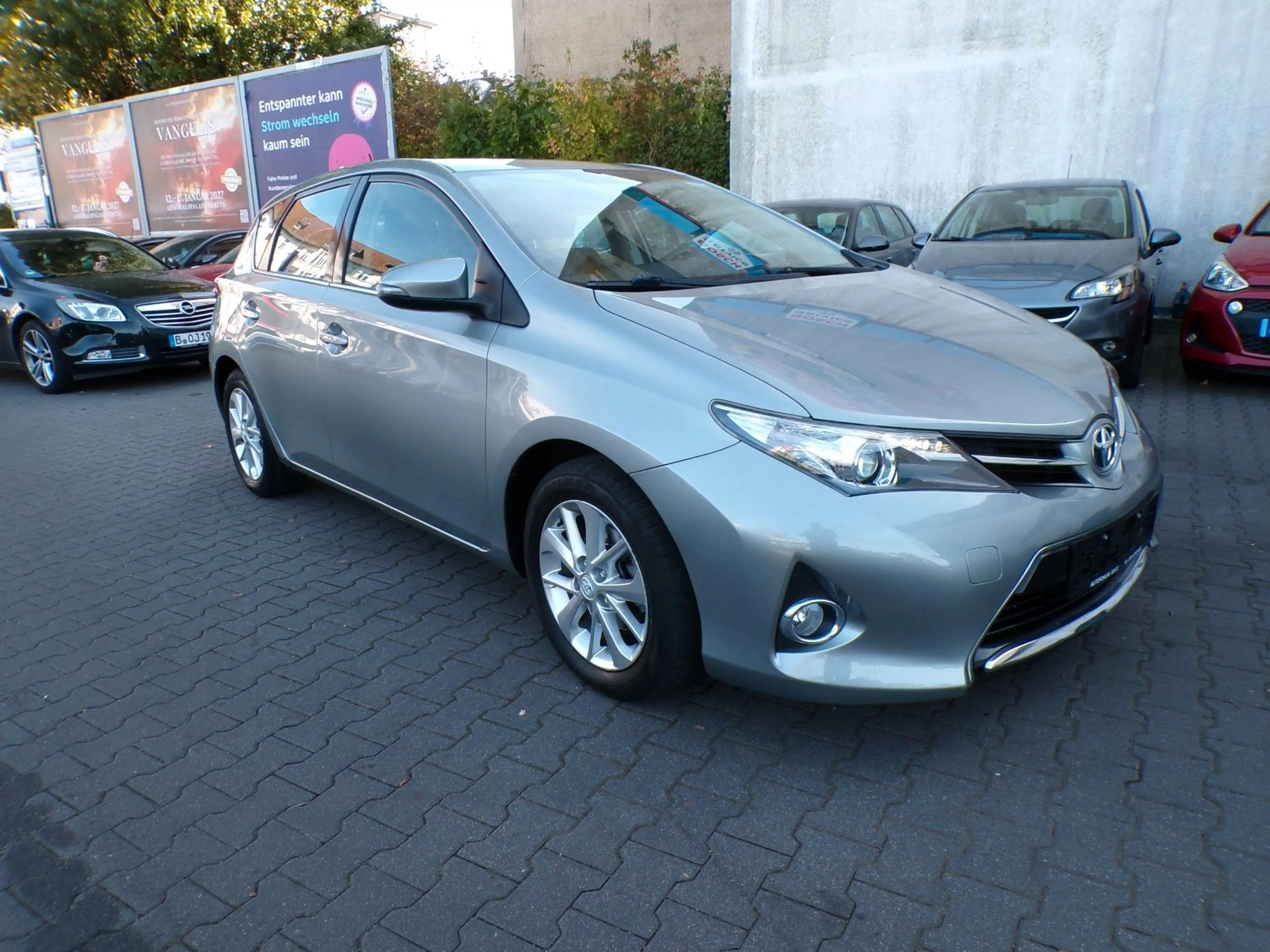 Toyota Auris Life Plus 1,6-l-Valvematic Multidrive S — photo 3