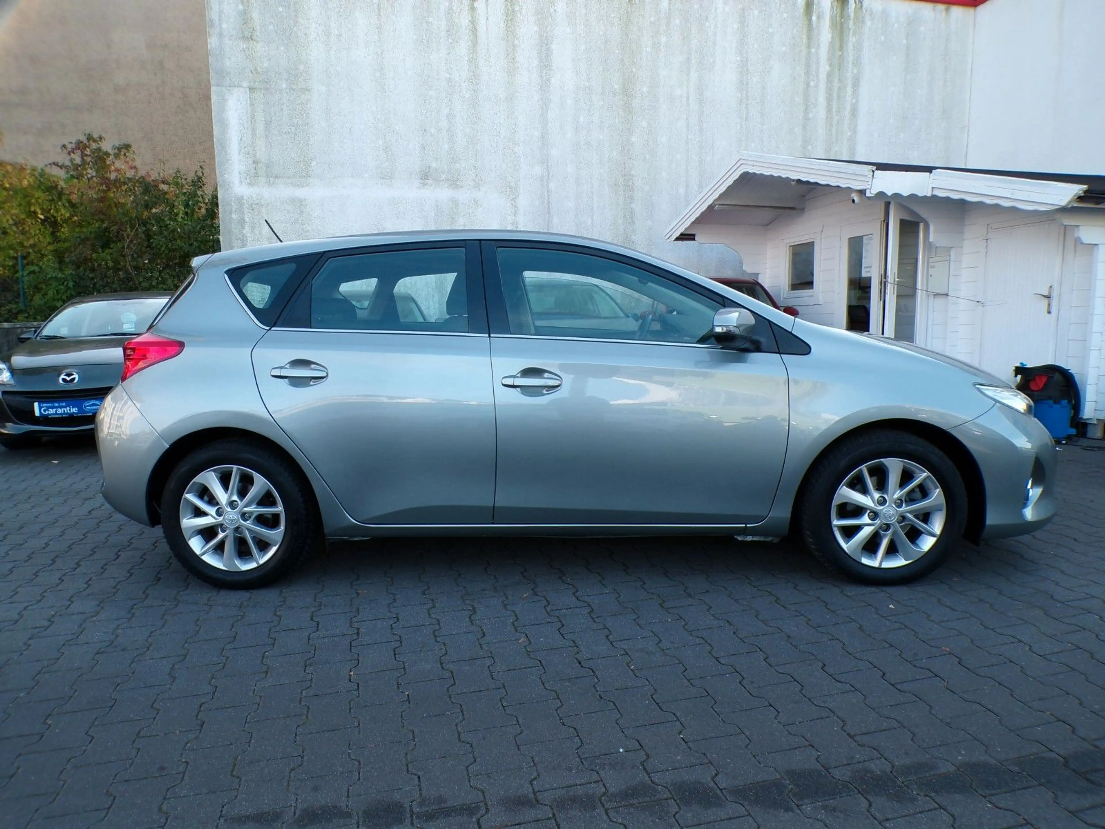 Toyota Auris Life Plus 1,6-l-Valvematic Multidrive S — photo 4