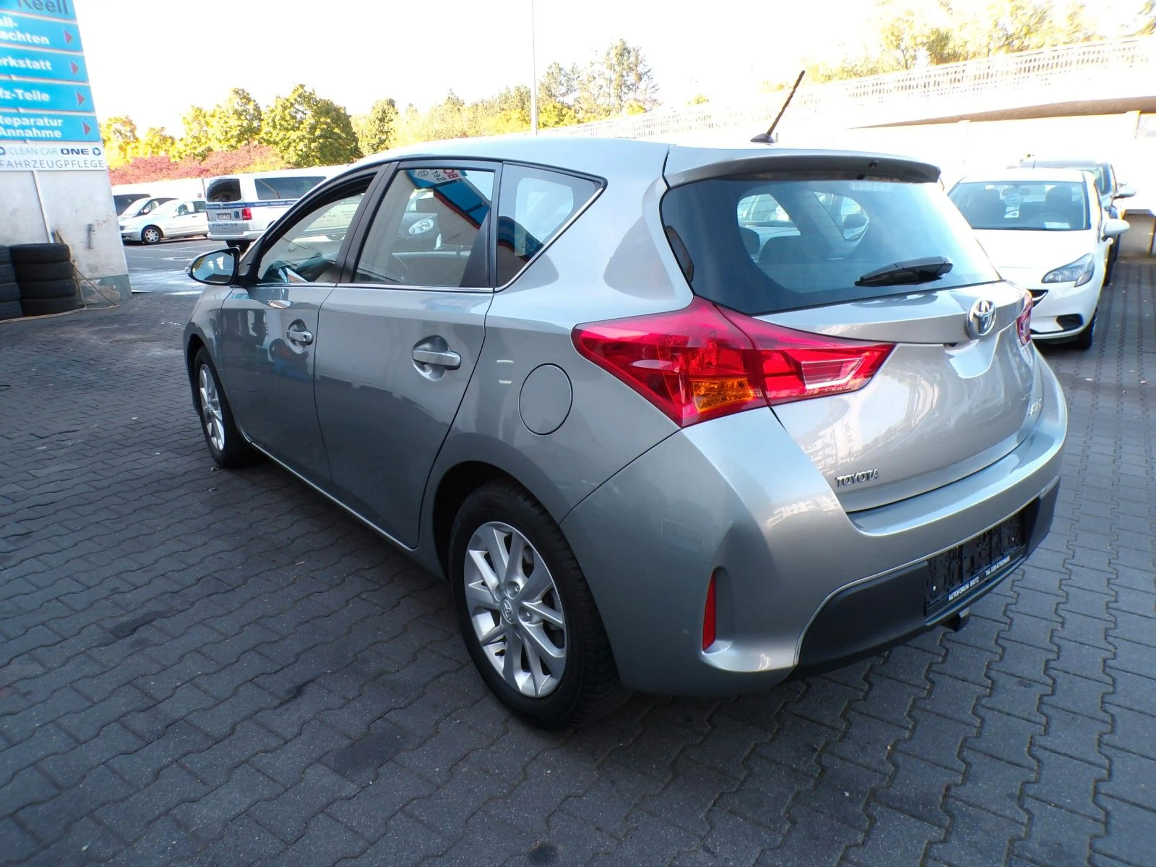 Toyota Auris Life Plus 1,6-l-Valvematic Multidrive S — photo 6