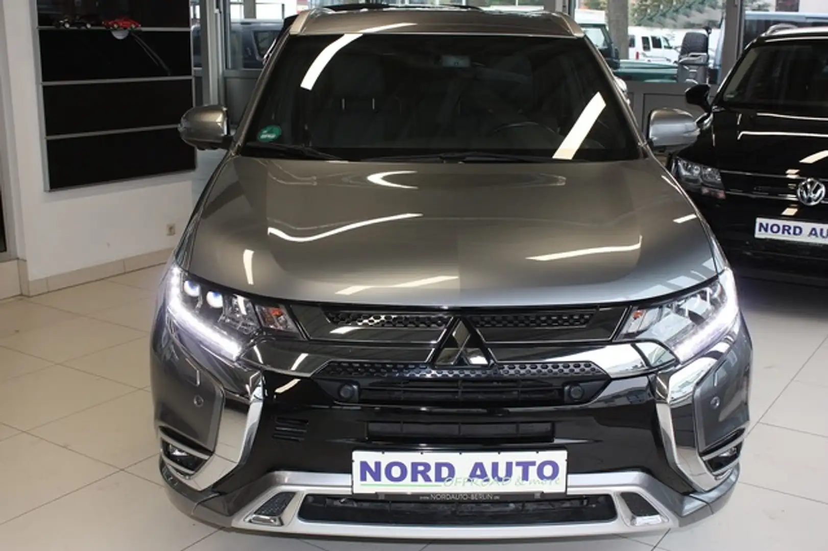 Mitsubishi Outlander 2.4 PHEV Edition 4WD Leder/Navi+Cam Grau - 2