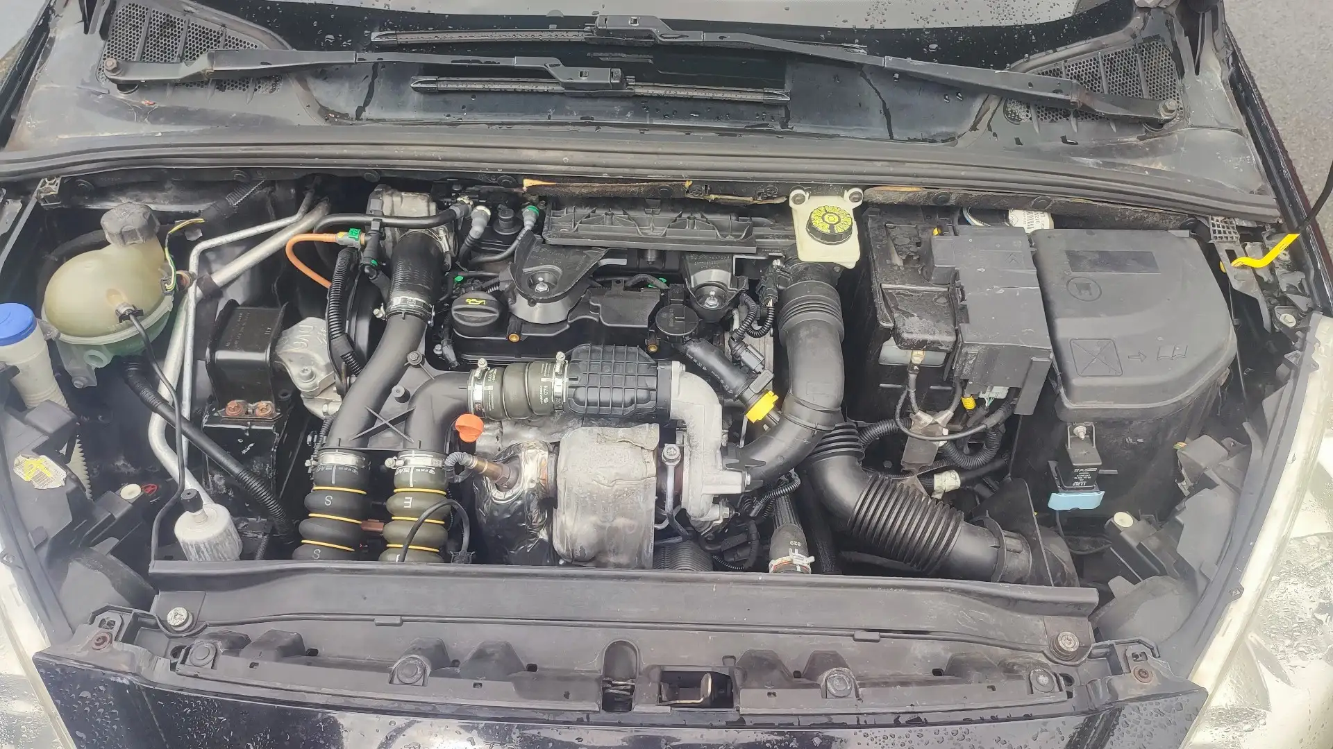 Peugeot 308 1.6 HDi 92ch FAP BLUE LION Navteq - 1