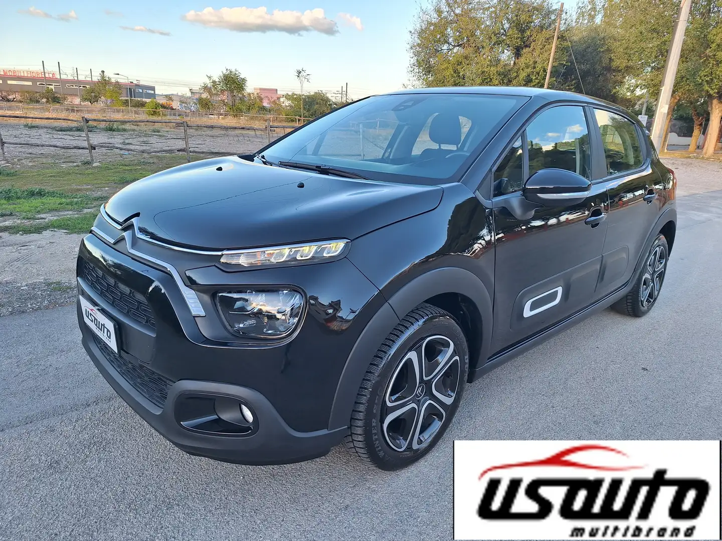 Citroen C3 1.5 bluehdi Shine NAVI 2021 Noir - 1