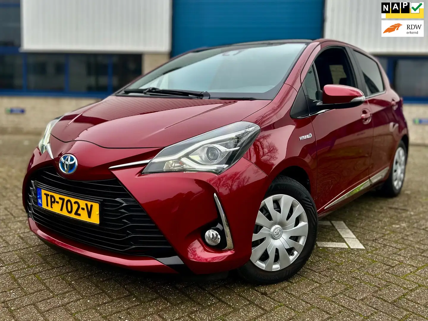 Toyota Yaris 1.5 Hybrid Premium * DEALER ONDERHOUDEN * PANORAMA Rouge - 1