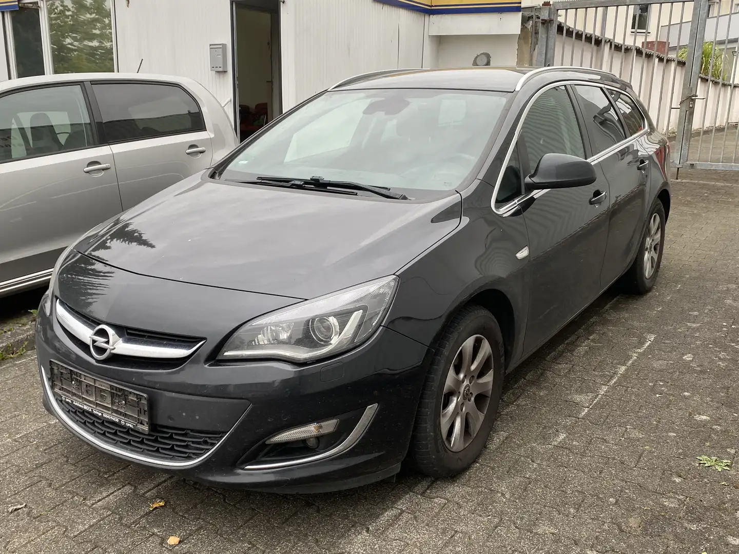 Opel Astra 1.6 Exklusiv ~ Navi~PDC~RearCam~AHK Schwarz - 2