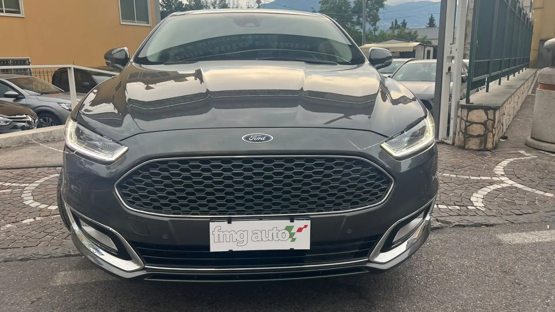 Ford Mondeo Full Hybrid 2.0 187 CV eCVT 4 porte Vignale Grigio - 2