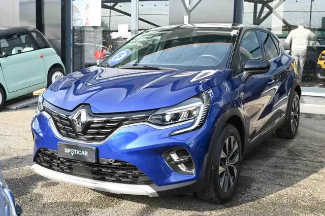2024 Renault Captur in Blue for sale