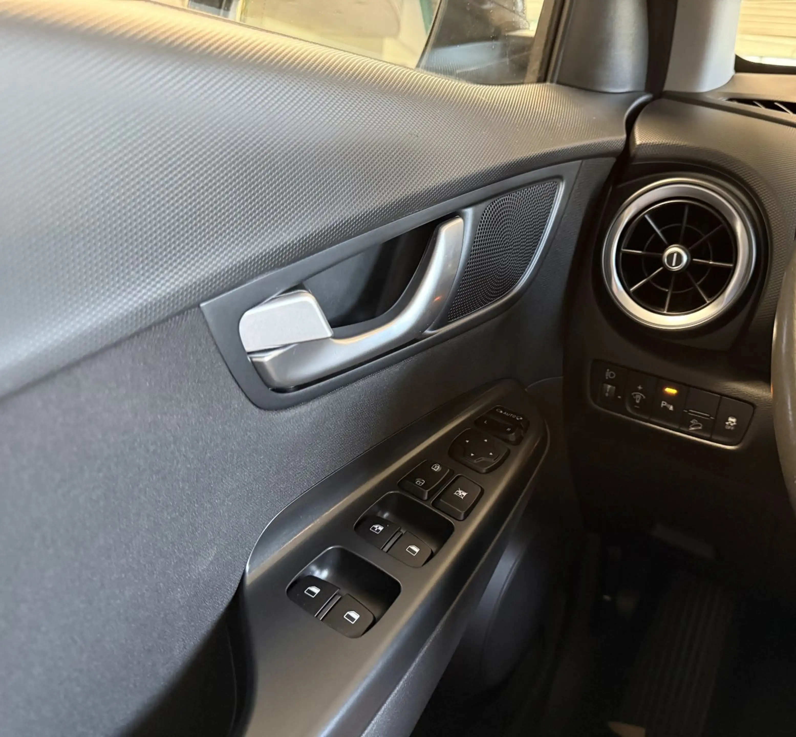 Hyundai KONA Trend Mild-Hybrid 2WD*SITZH.*AHK*KLIMAAUT.* — photo 13
