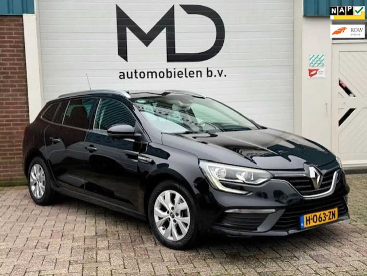 Renault Megane Estate 1.5 Blue dCi Limited - Automaat Zwart - 1