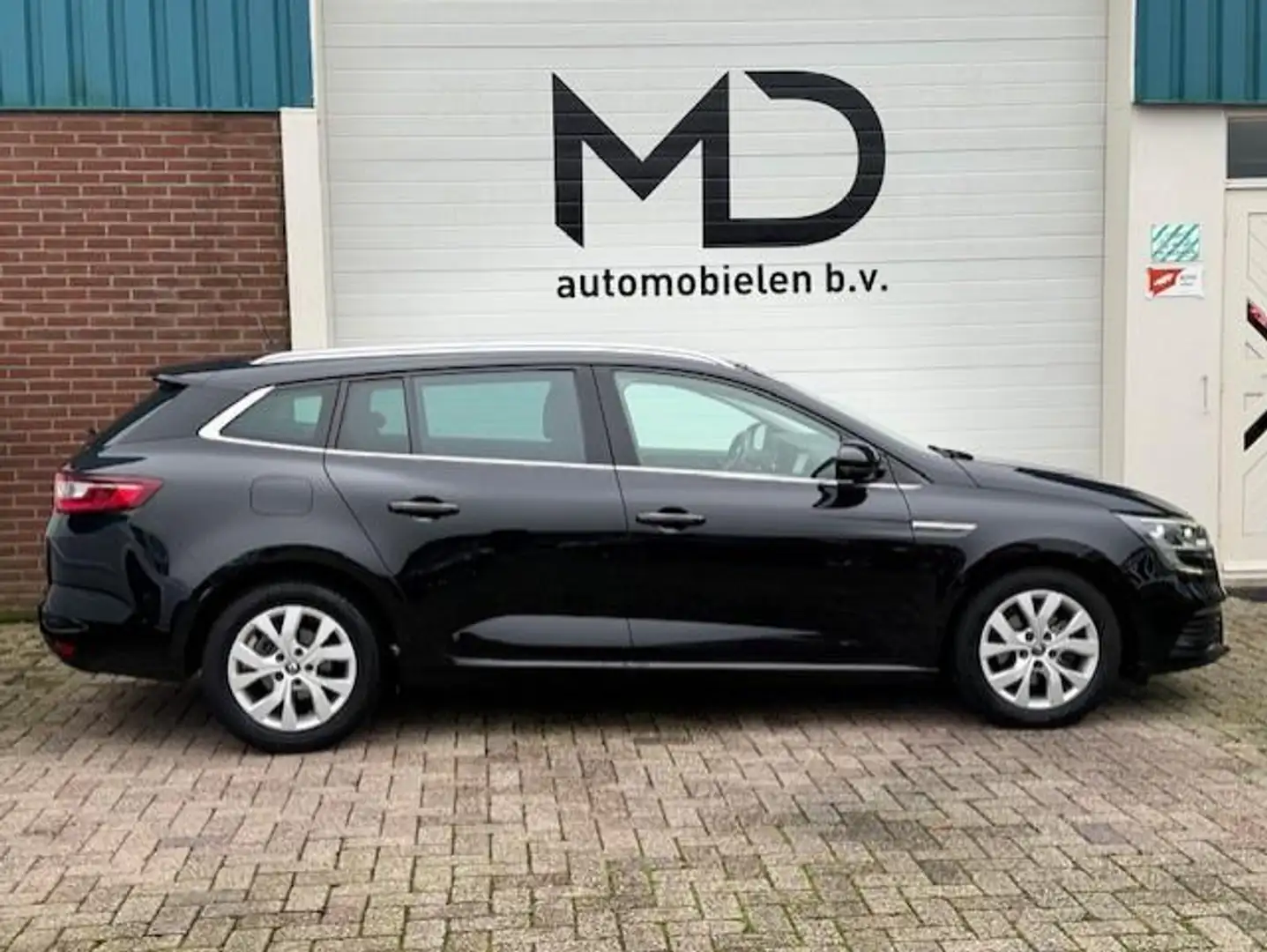 Renault Megane Estate 1.5 Blue dCi Limited - Automaat Zwart - 2