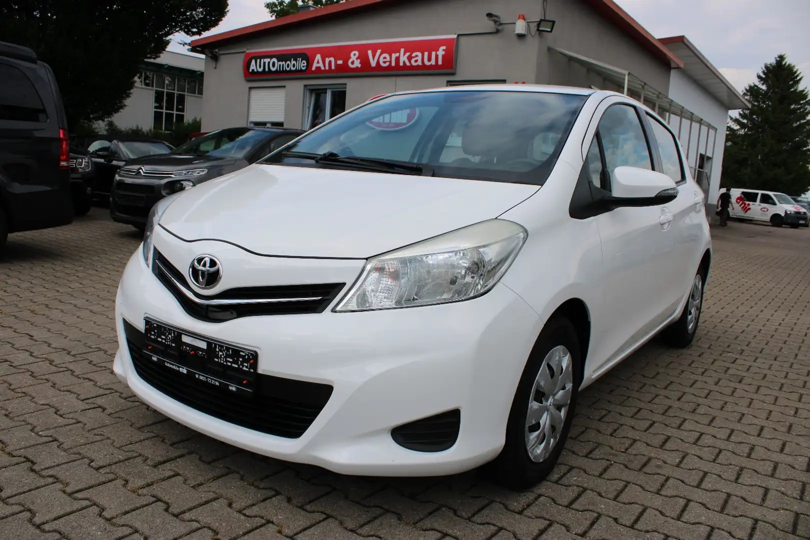 Toyota Yaris 1,0-l-Dual-VVT-i Life Weiß - 1
