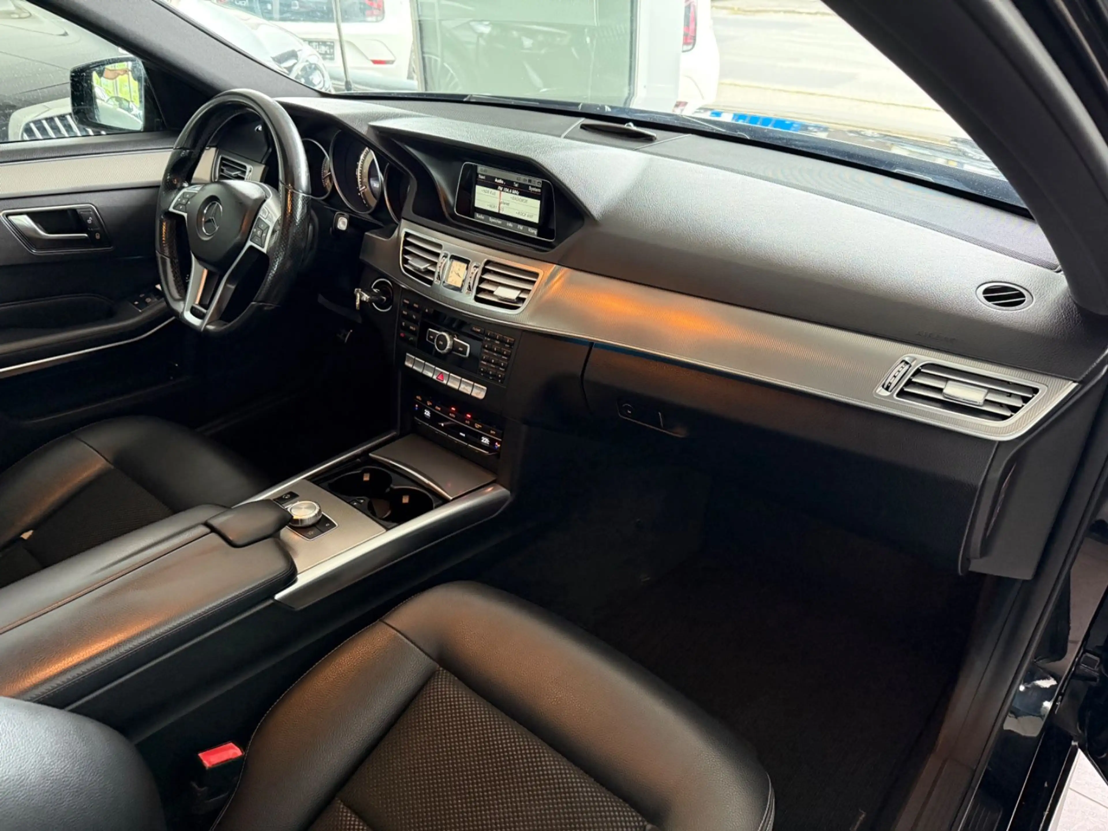 Mercedes-Benz E 200 Limousine AMG Line Navi Xenon Leder SHZ LM — photo 15
