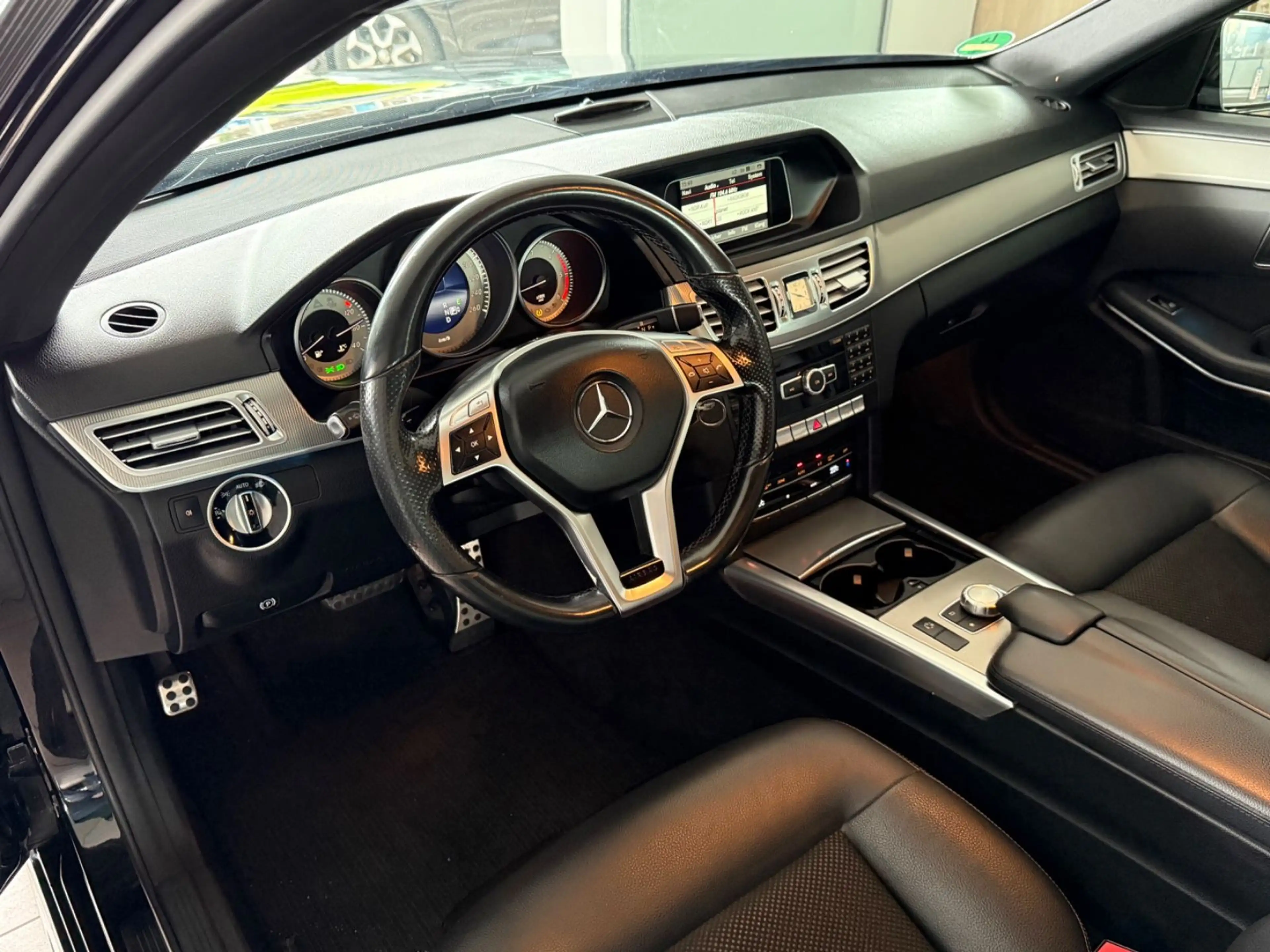 Mercedes-Benz E 200 Limousine AMG Line Navi Xenon Leder SHZ LM — photo 14