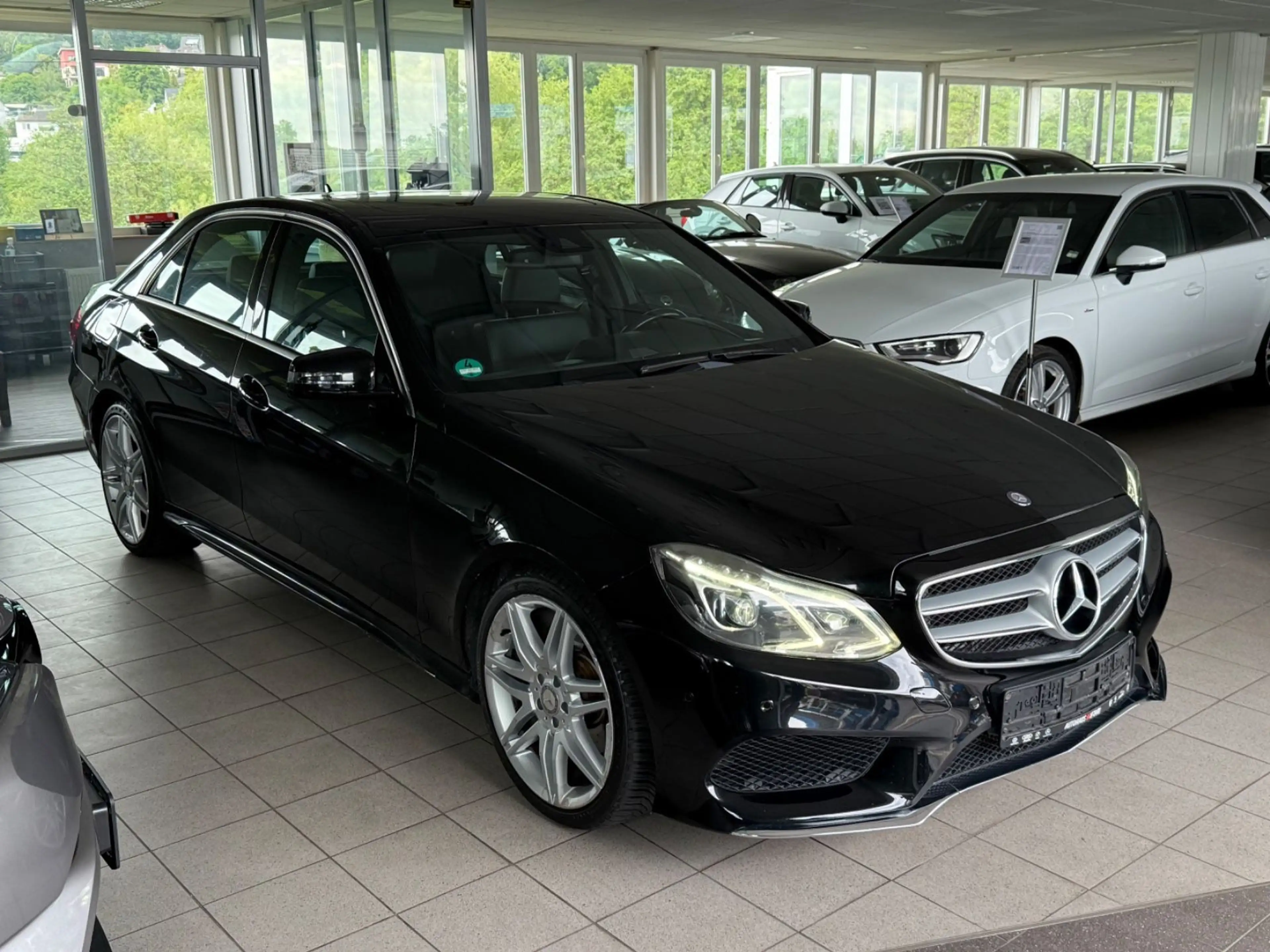 Mercedes-Benz E 200 Limousine AMG Line Navi Xenon Leder SHZ LM — photo 3