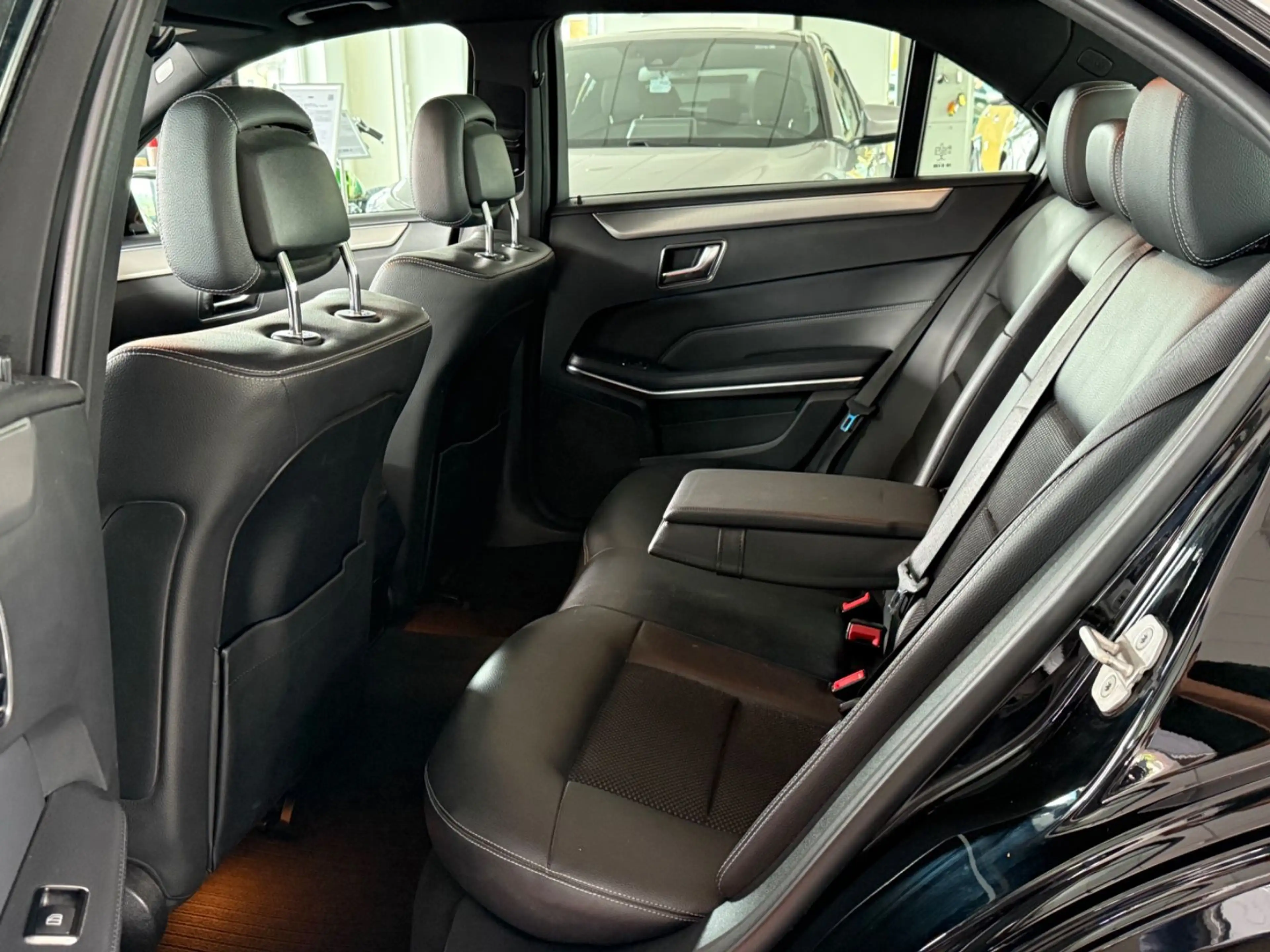 Mercedes-Benz E 200 Limousine AMG Line Navi Xenon Leder SHZ LM — photo 12