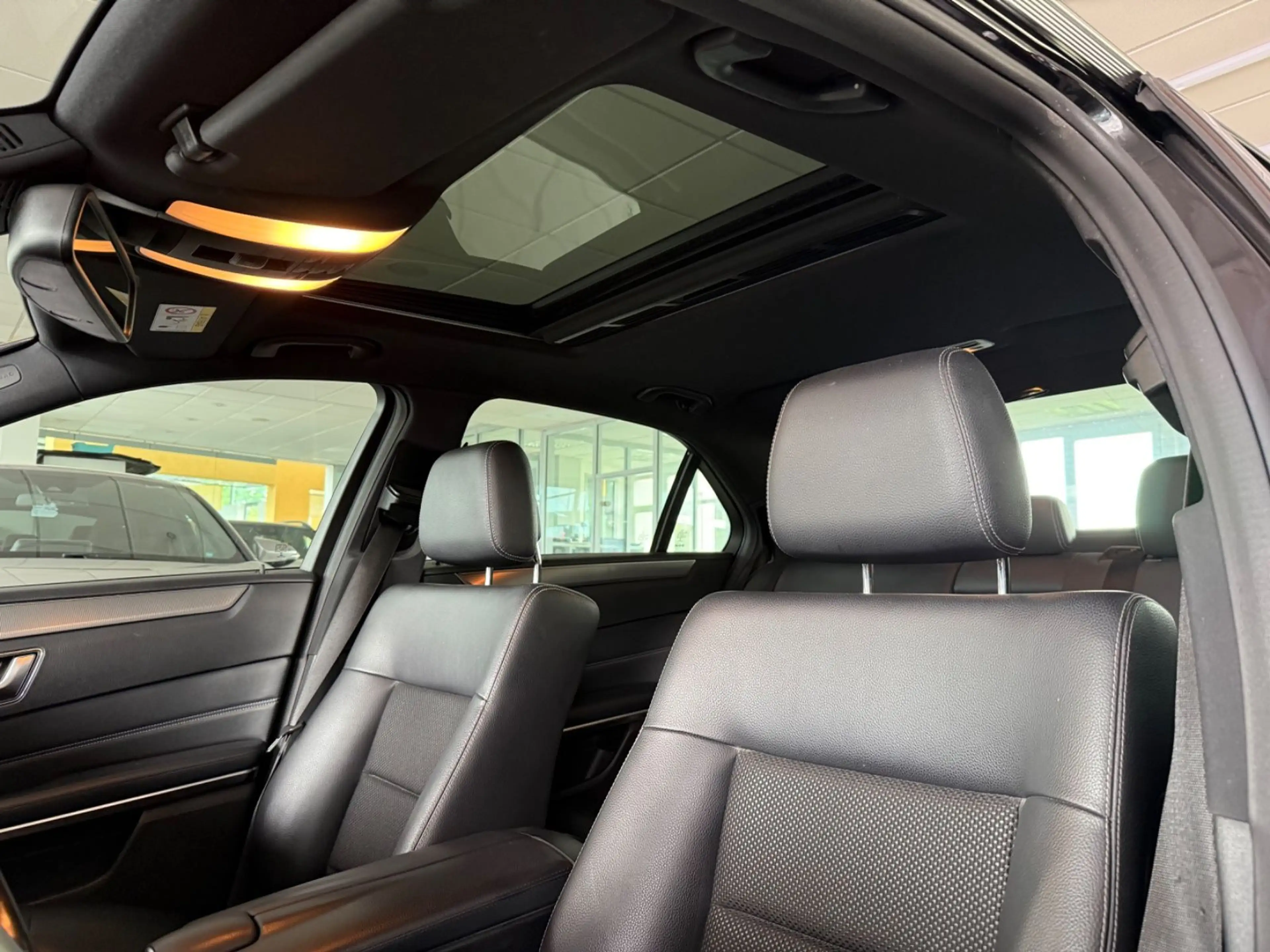Mercedes-Benz E 200 Limousine AMG Line Navi Xenon Leder SHZ LM — photo 11
