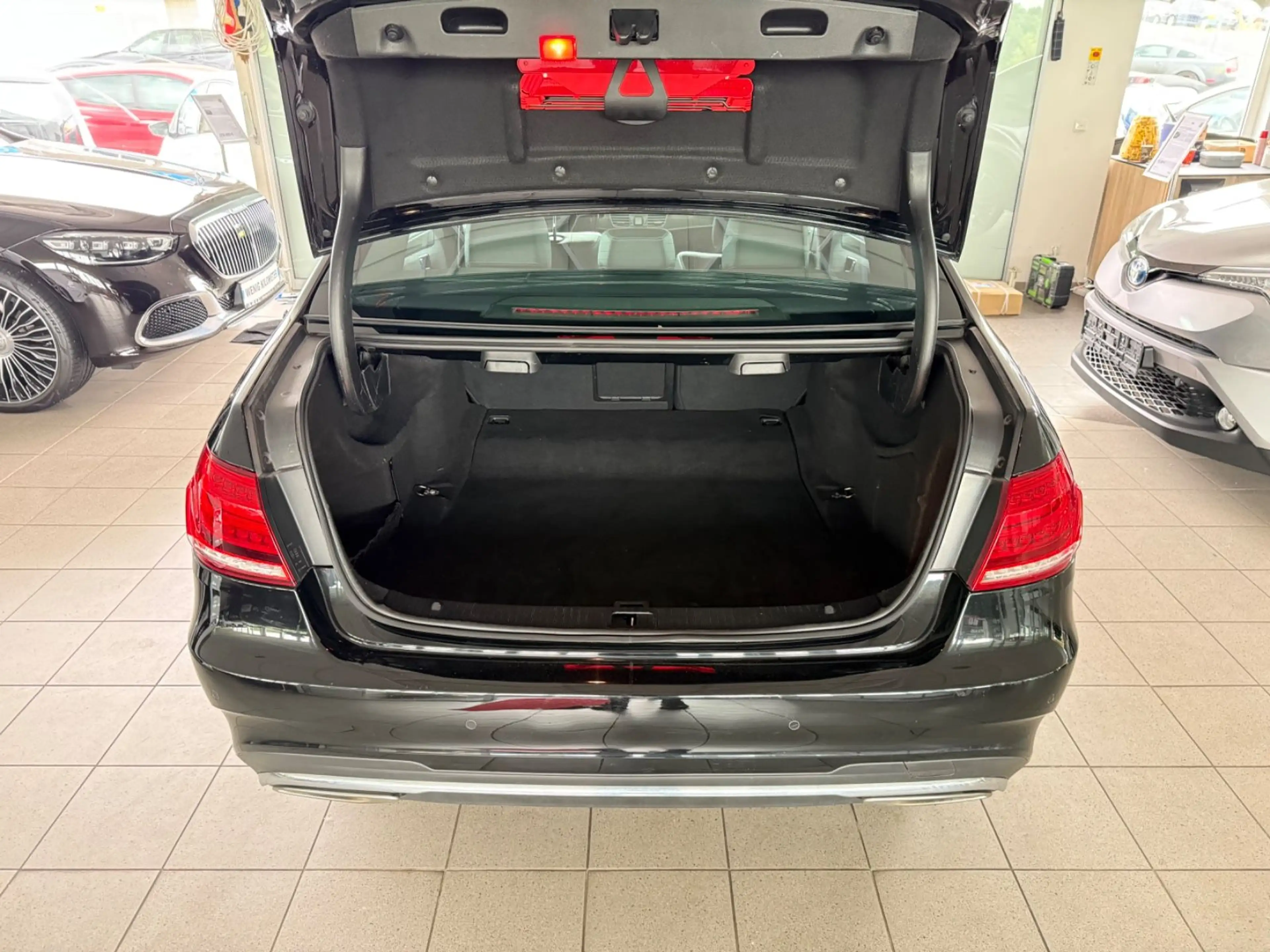 Mercedes-Benz E 200 Limousine AMG Line Navi Xenon Leder SHZ LM — photo 9