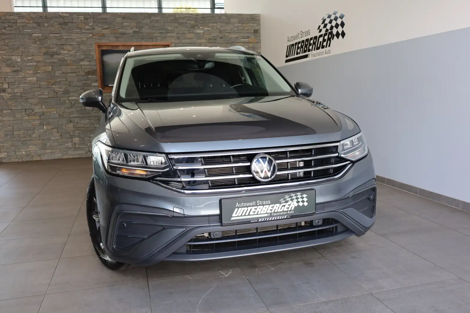 Volkswagen Tiguan Allspace 2,0 TDI 4MOTION DSG Grau - 2