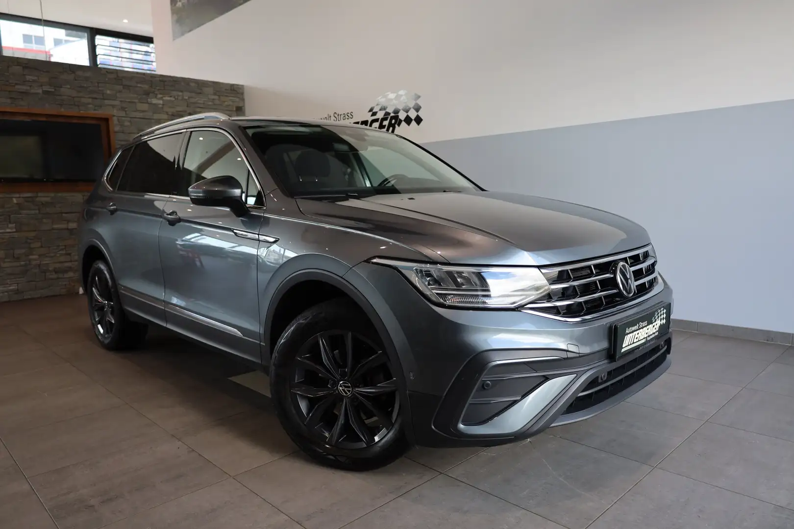 Volkswagen Tiguan Allspace 2,0 TDI 4MOTION DSG Grau - 1