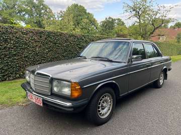 W123 200 benzine M102