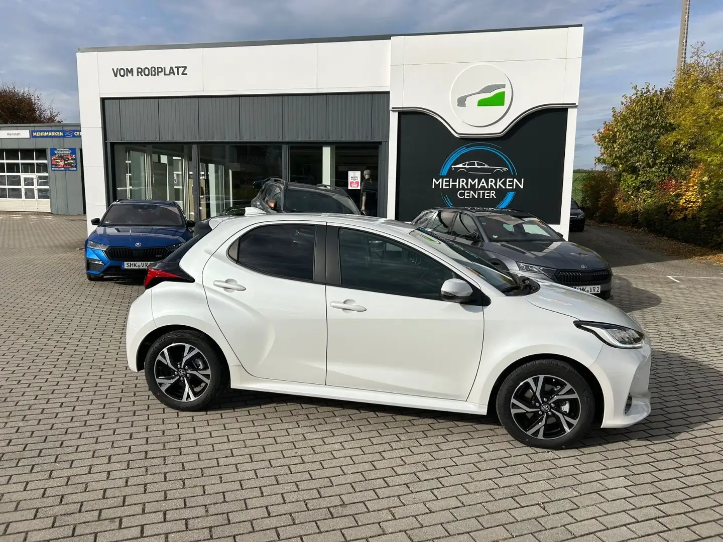 Toyota Yaris 1.5-l-VVT-i Hybrid 116 CVT Team Deutschl Weiß - 2