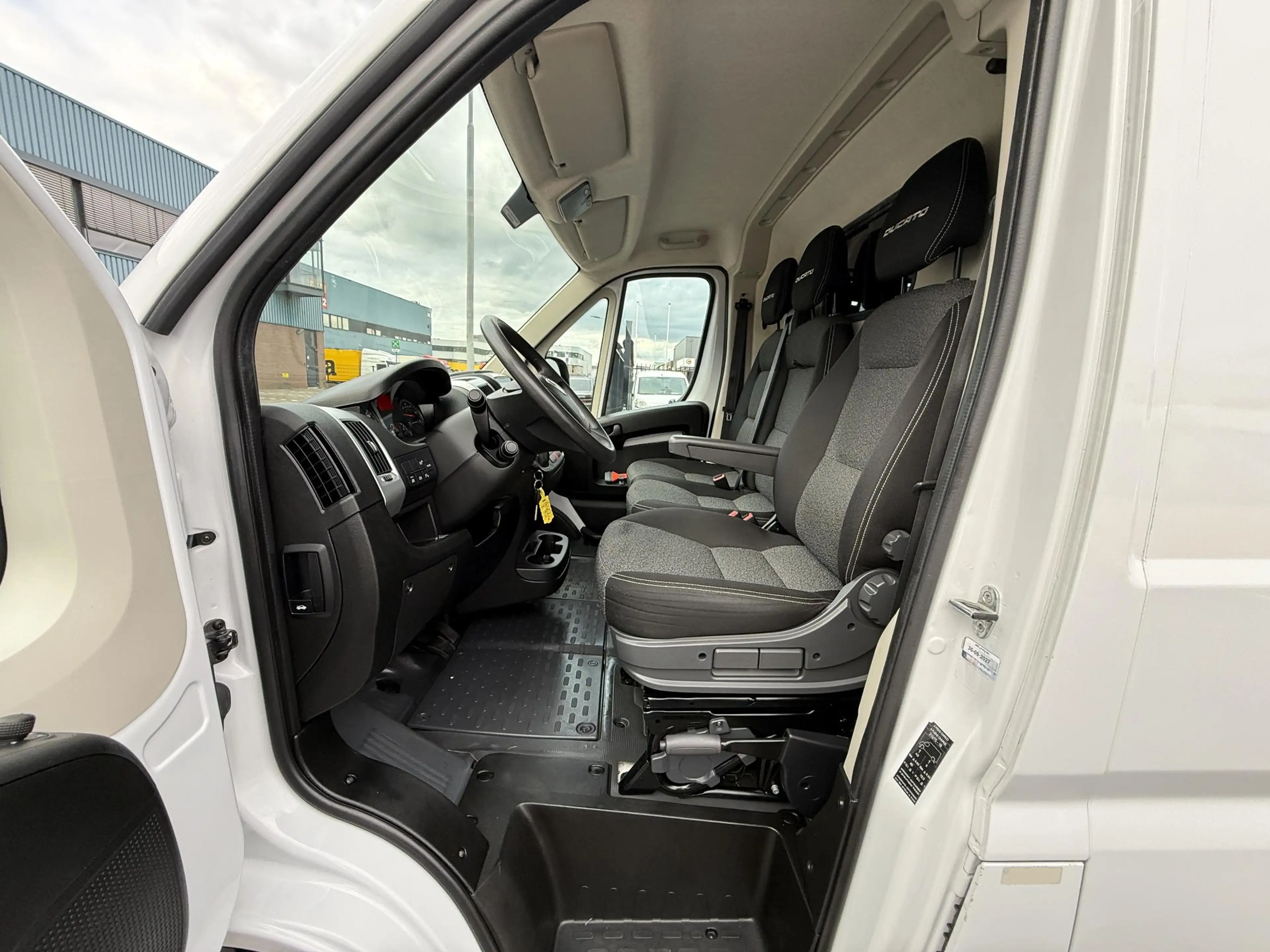 Fiat Ducato 33 2.3 MultiJet L2H2 AUTOMAAT EURO-6 CAMERA NAVI — photo 4