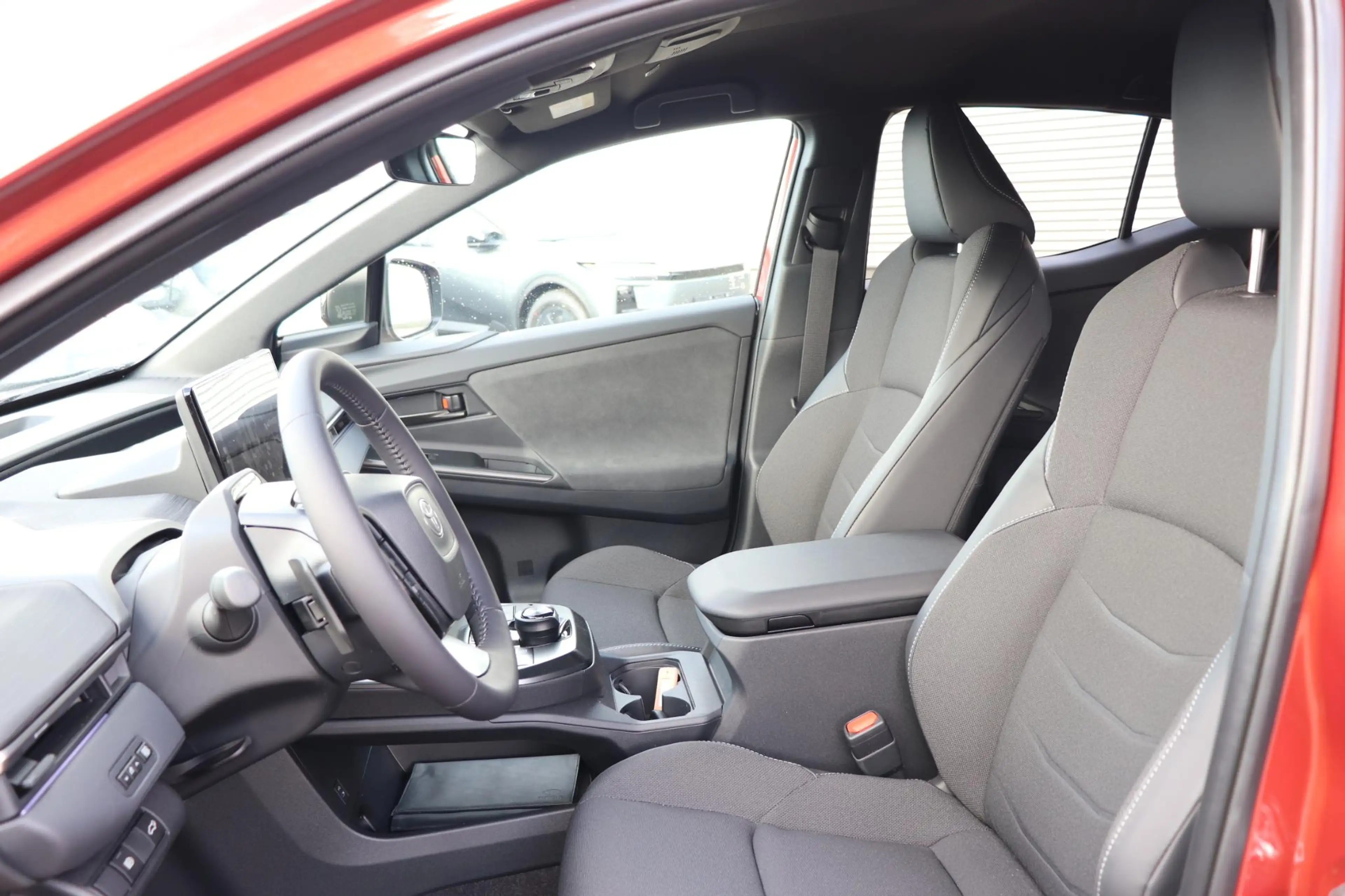 Toyota C-HR+ First Edition 77 kWh Demovoordeel!, 607 (WLTP), El — photo 4