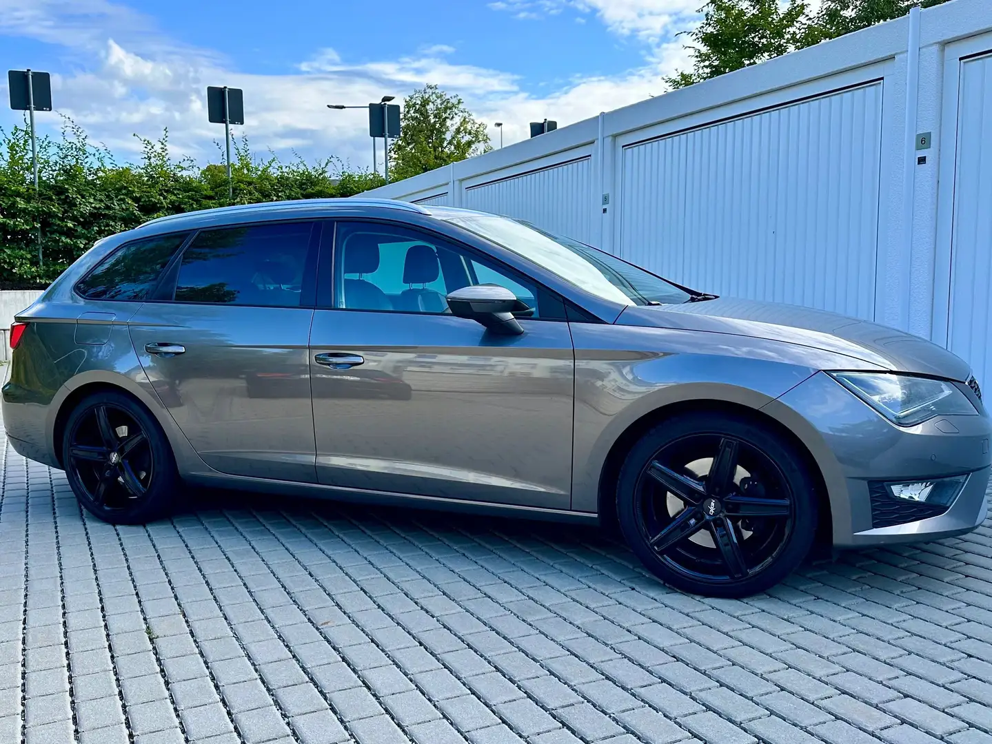 SEAT Leon Leon ST 1.8 TSI Start Grau - 1