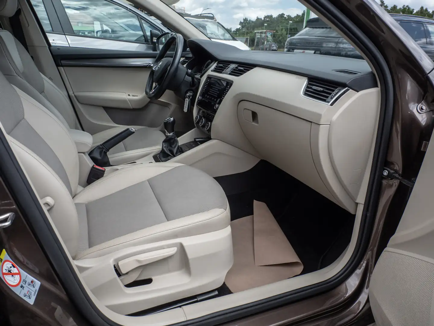 Skoda Octavia Combi 1.8 TSI Style PDC SHZ NAVI LED Braun - 2
