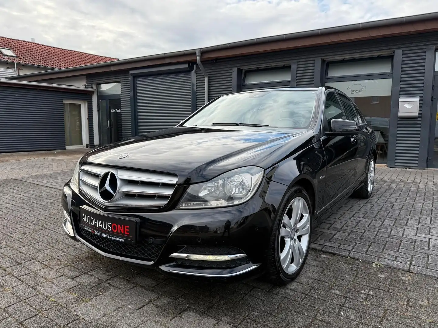 Mercedes-Benz C 250 CDI Limo. Avantgarde SHD/TOTENWINKEL crna - 1