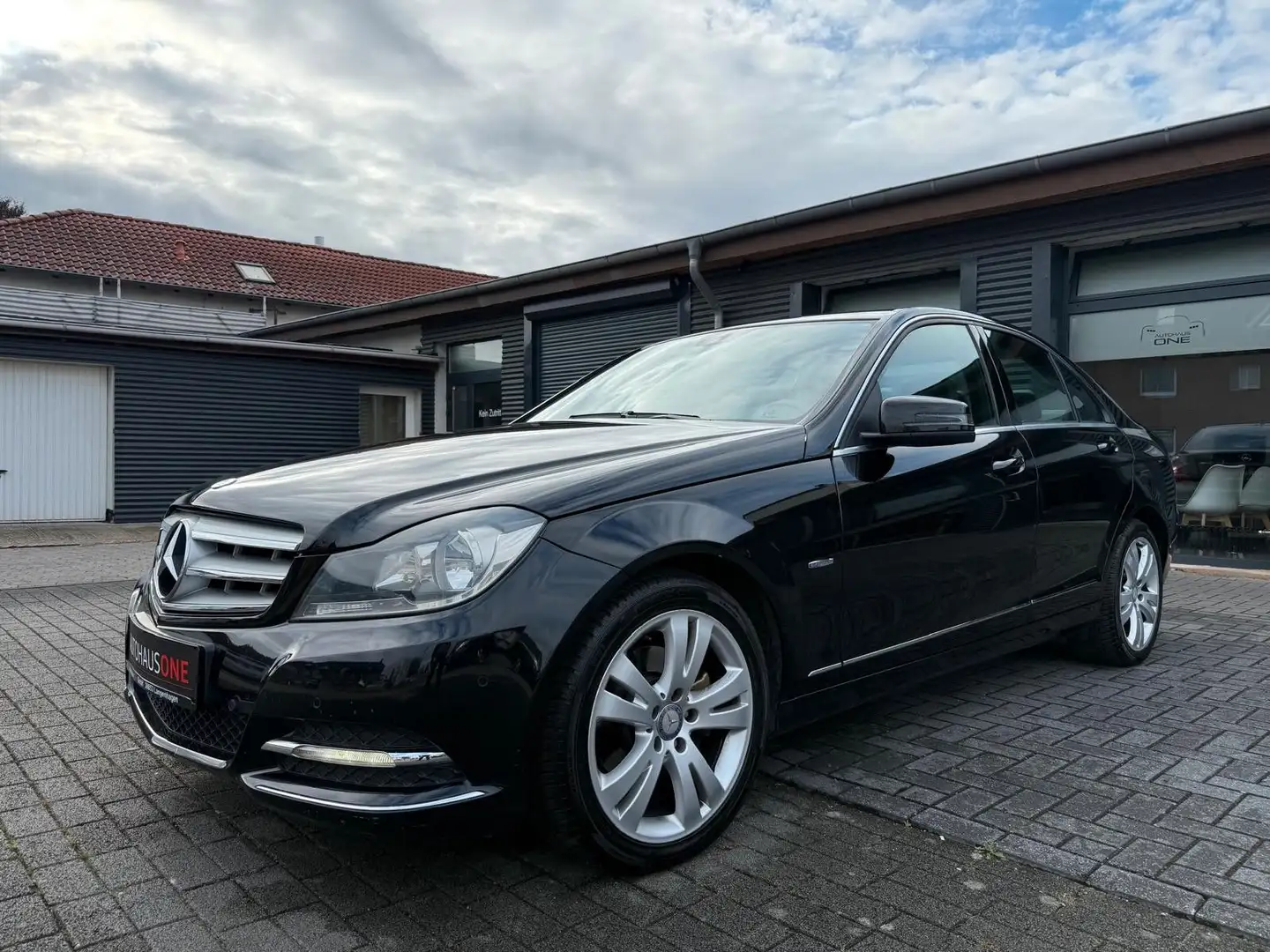Mercedes-Benz C 250 CDI Limo. Avantgarde SHD/TOTENWINKEL crna - 2