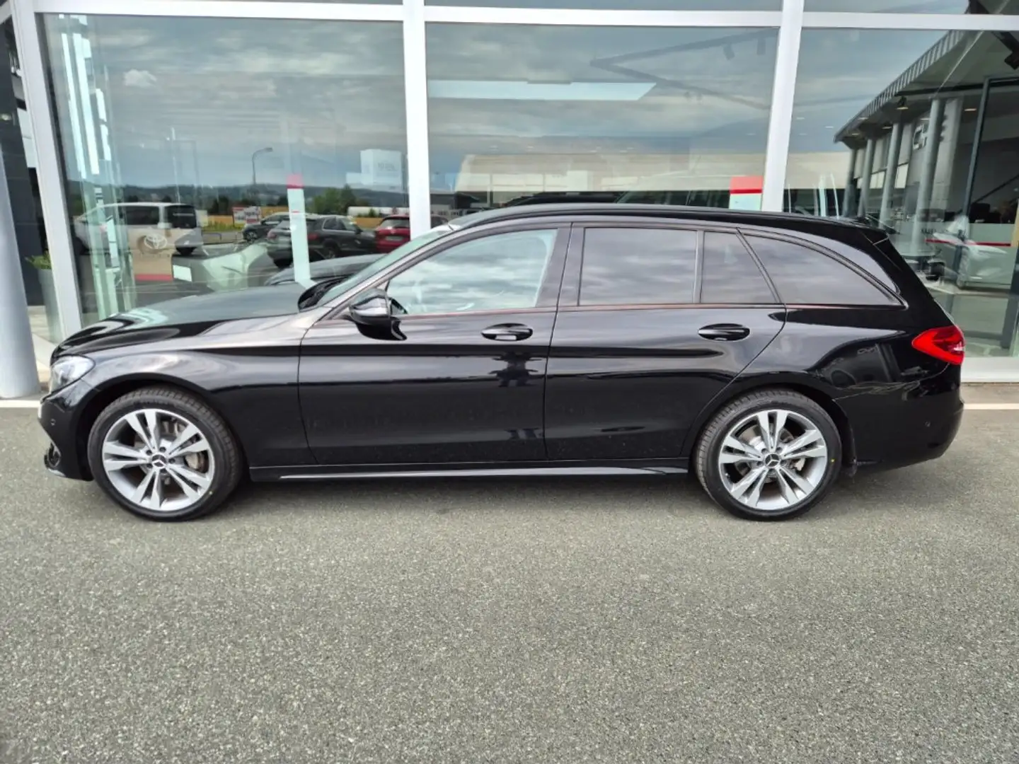 Mercedes-Benz C 200 d T AMG Line Schwarz - 2