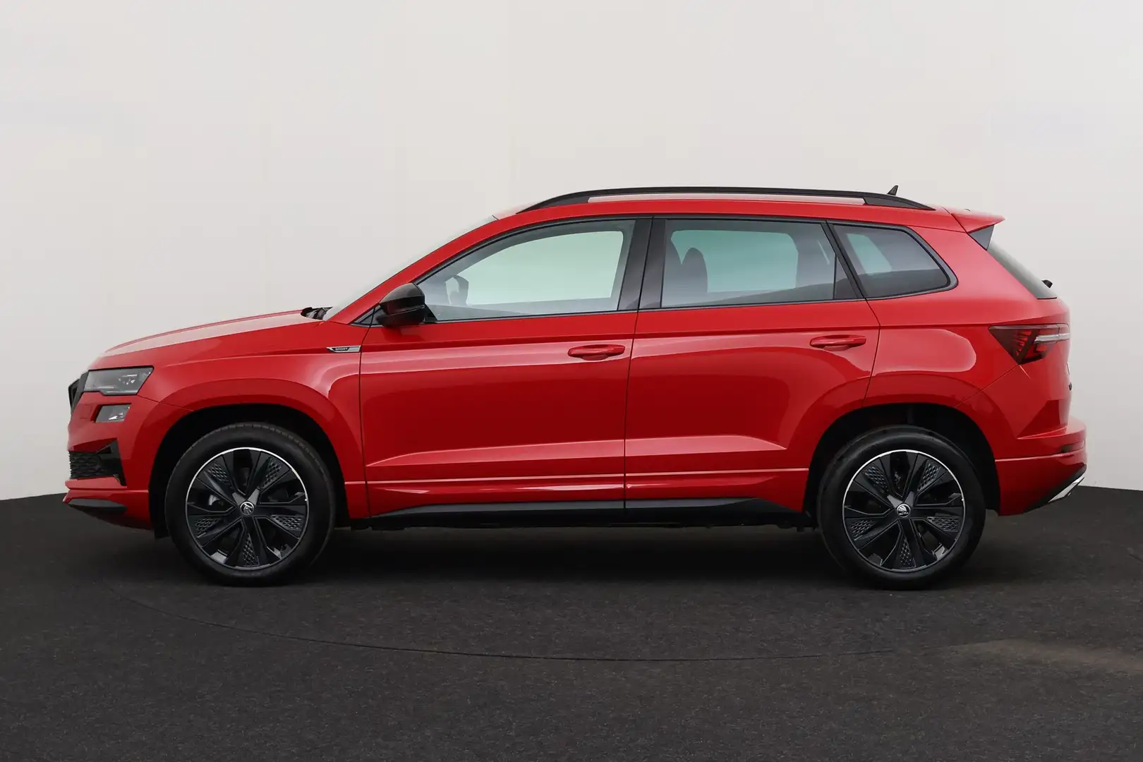 Skoda Karoq SPORTLINE 1.5 TSI DSG + CARPLAY + CAMERA + PDC + A Rouge - 2