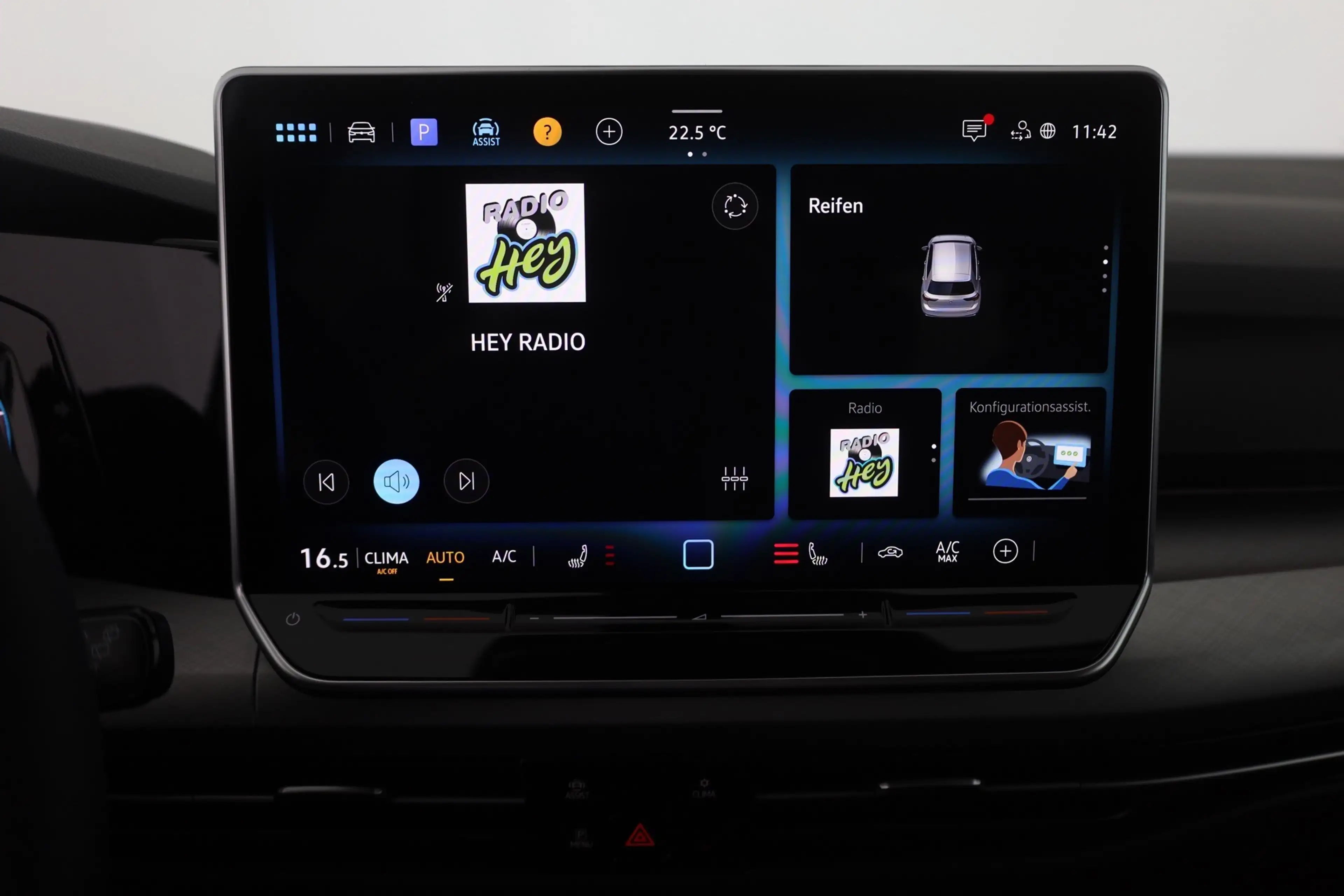 Volkswagen Golf VIII 1.5 eTSI DSG LED ACC Kamera — photo 11