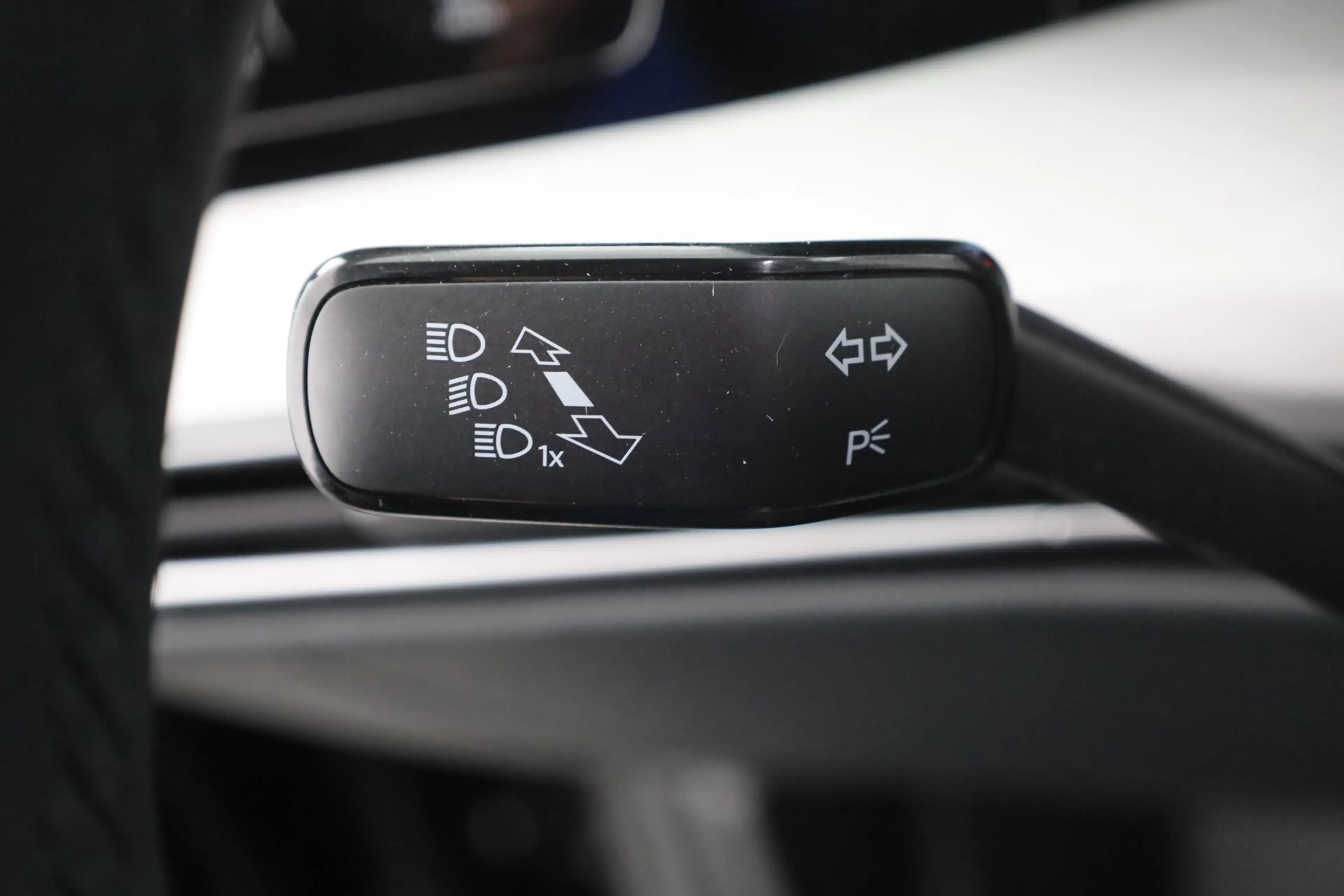 Volkswagen Golf VIII 1.5 eTSI DSG LED ACC Kamera — photo 18