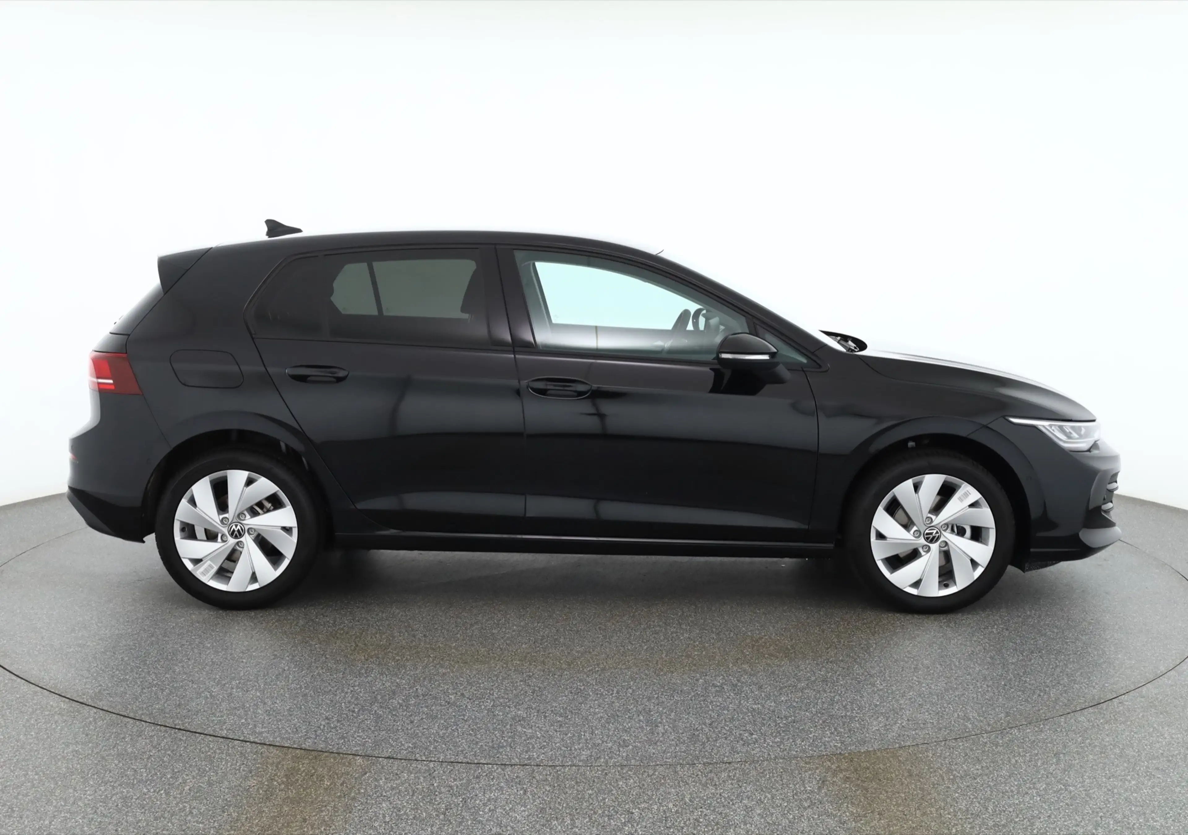 Volkswagen Golf VIII 1.5 eTSI DSG LED ACC Kamera — photo 6