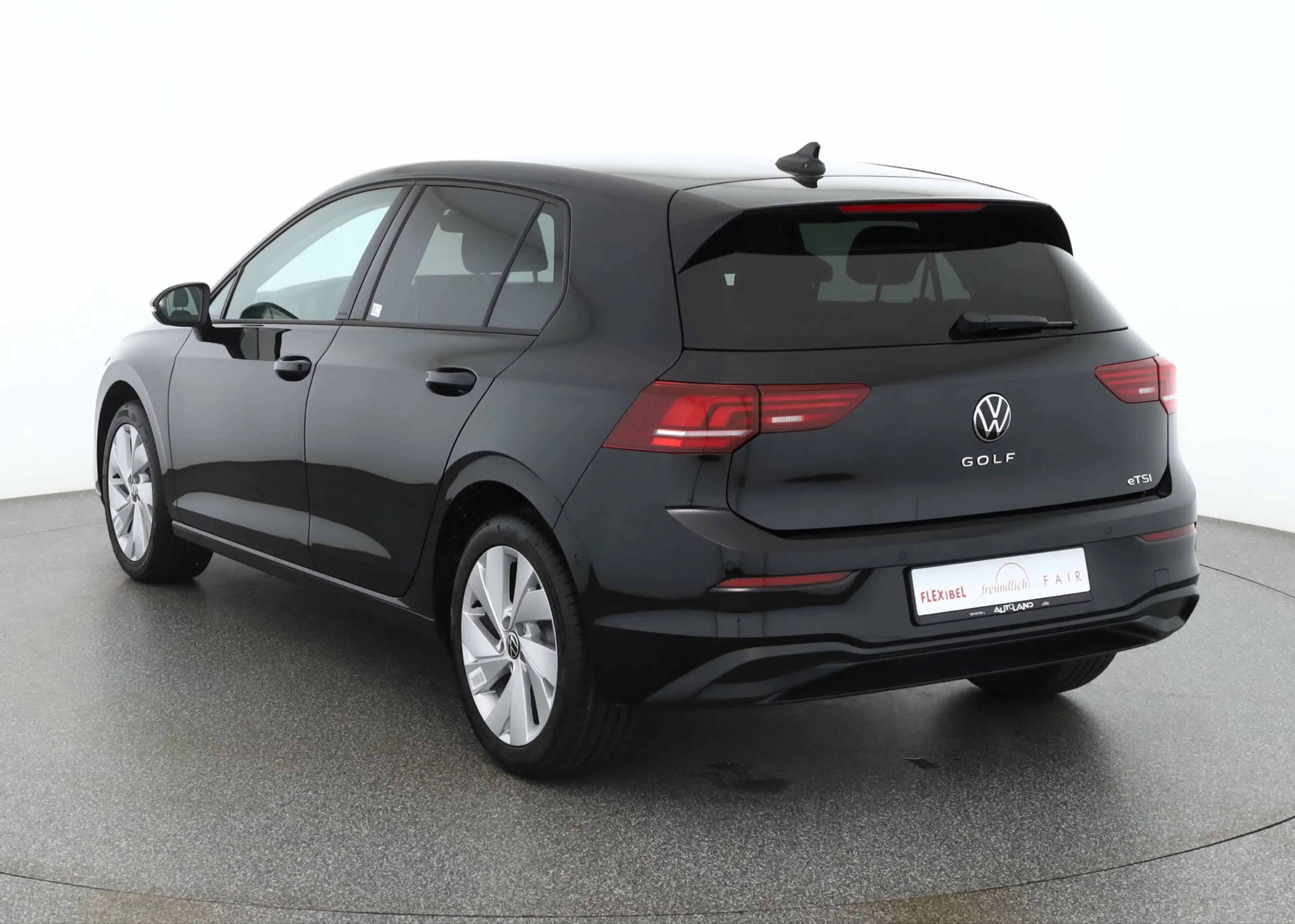 Volkswagen Golf VIII 1.5 eTSI DSG LED ACC Kamera — photo 3