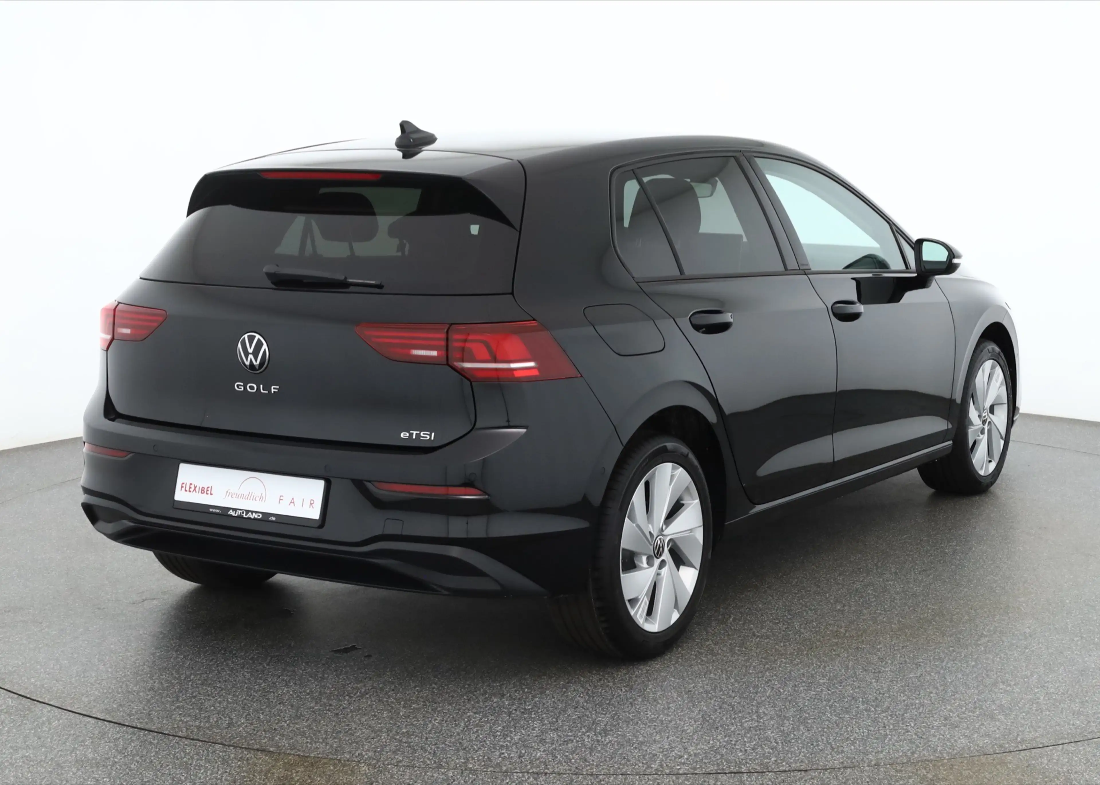 Volkswagen Golf VIII 1.5 eTSI DSG LED ACC Kamera — photo 5