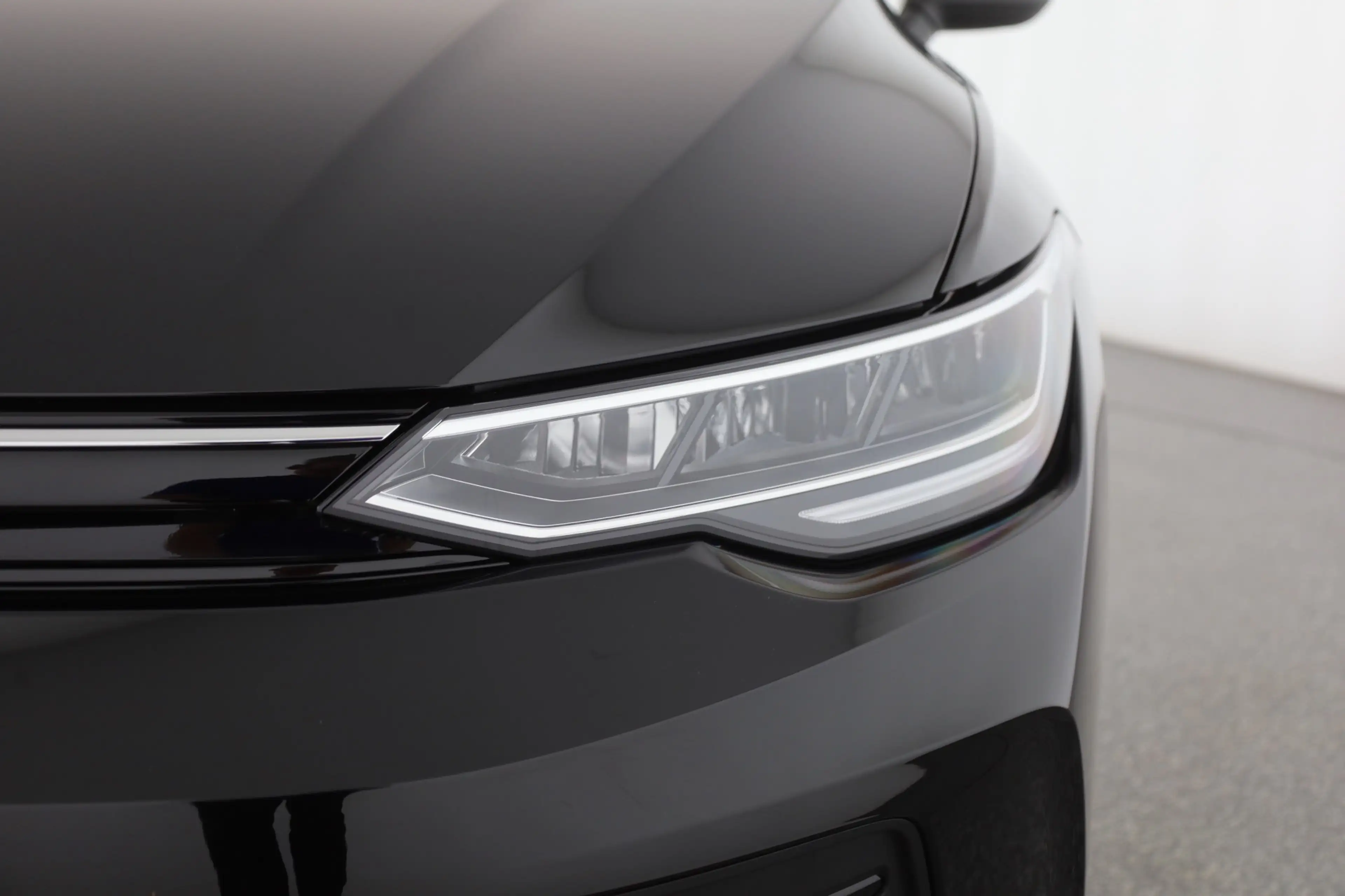 Volkswagen Golf VIII 1.5 eTSI DSG LED ACC Kamera — photo 27